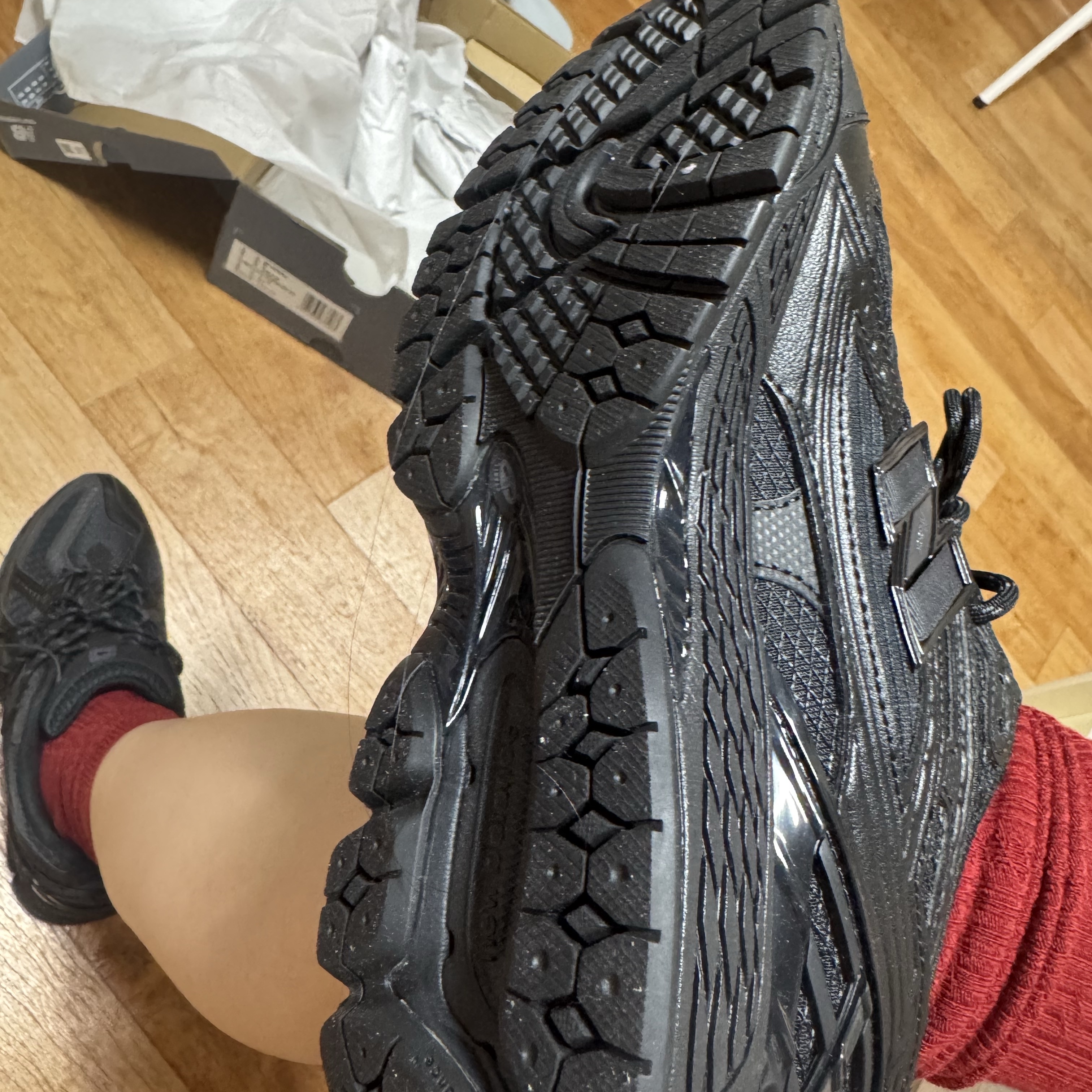 New Balance 1906U Triple Black 착용 스타일 - 3