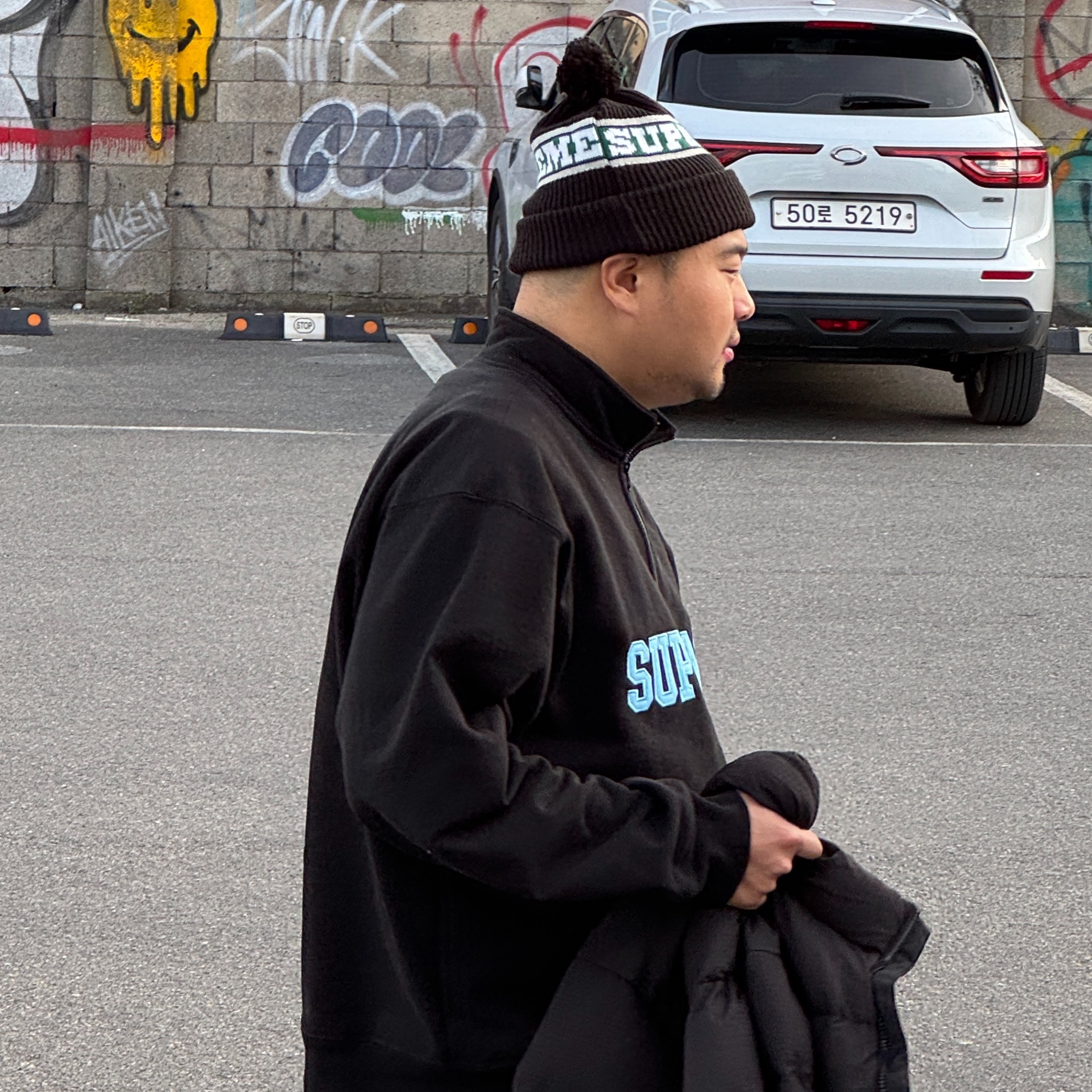 Supreme Big Stripe Beanie Black - 24FW, Supreme Collegiate Half Zip Pullover Black - 24FW 착용 스타일 - 2