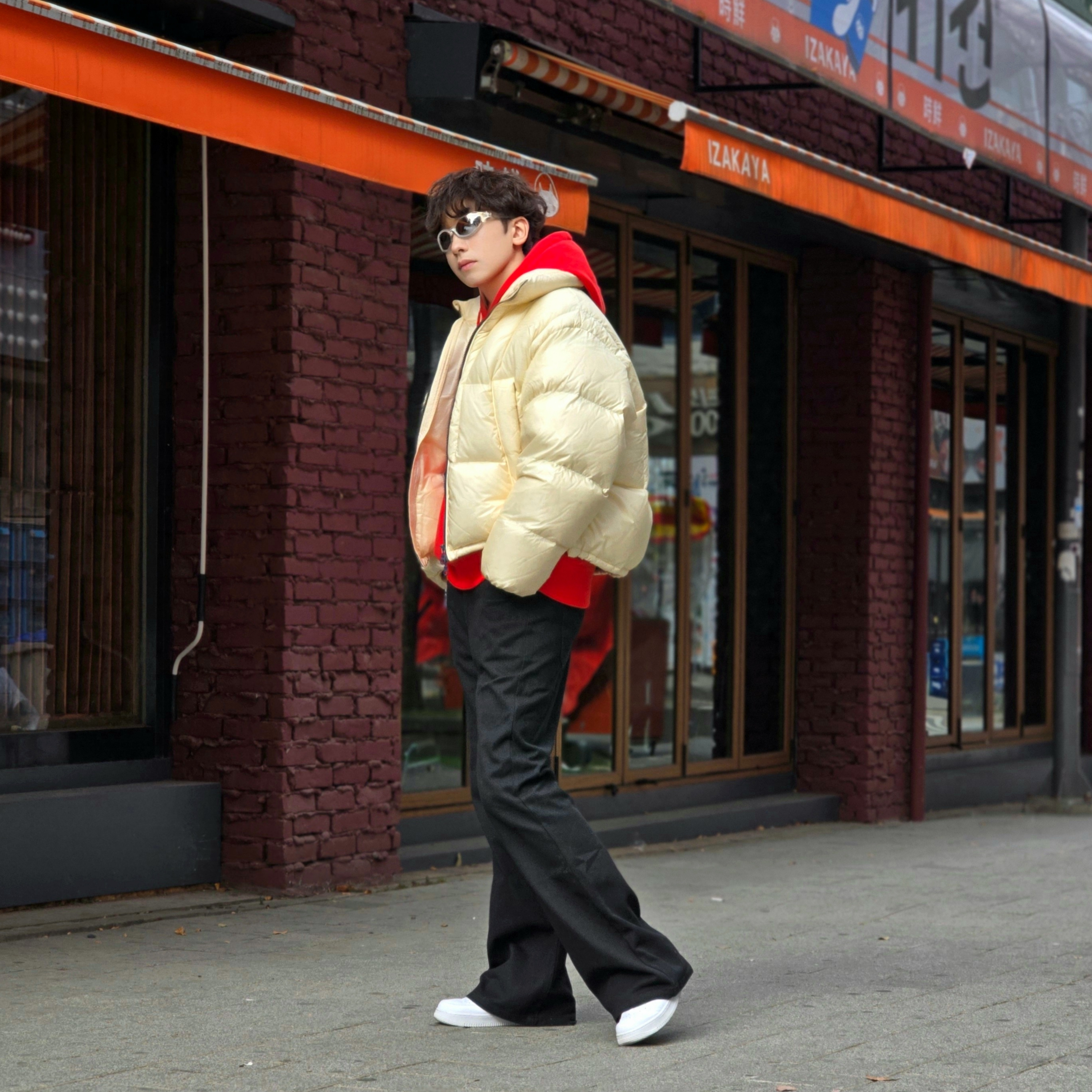 Stussy Beach Roots Hoodie Red, Nike x Supreme Air Force 1 Low White 착용 스타일 - 3