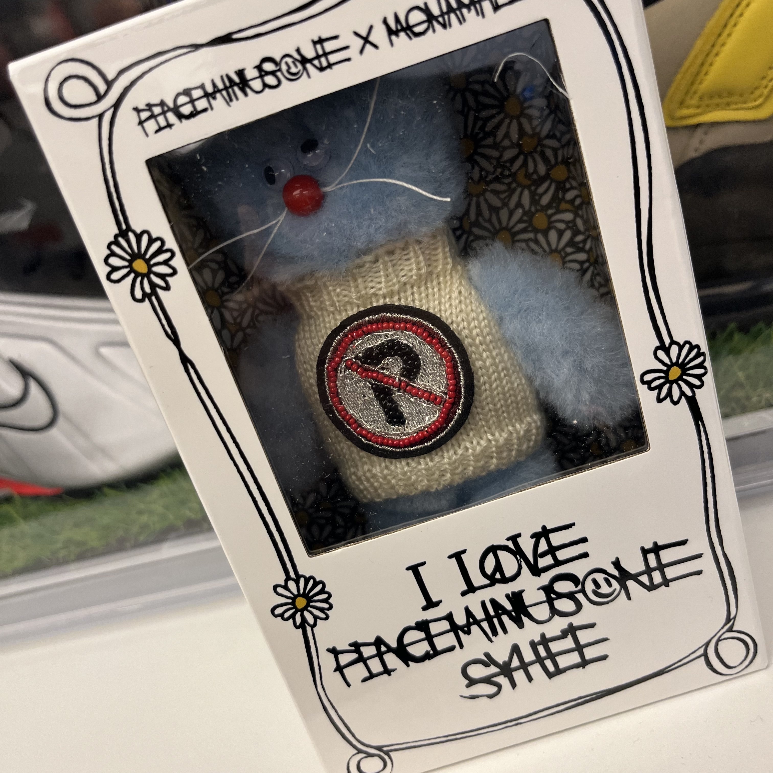 Monamhee x Peaceminusone Syhee Plush Keyring 착용 스타일