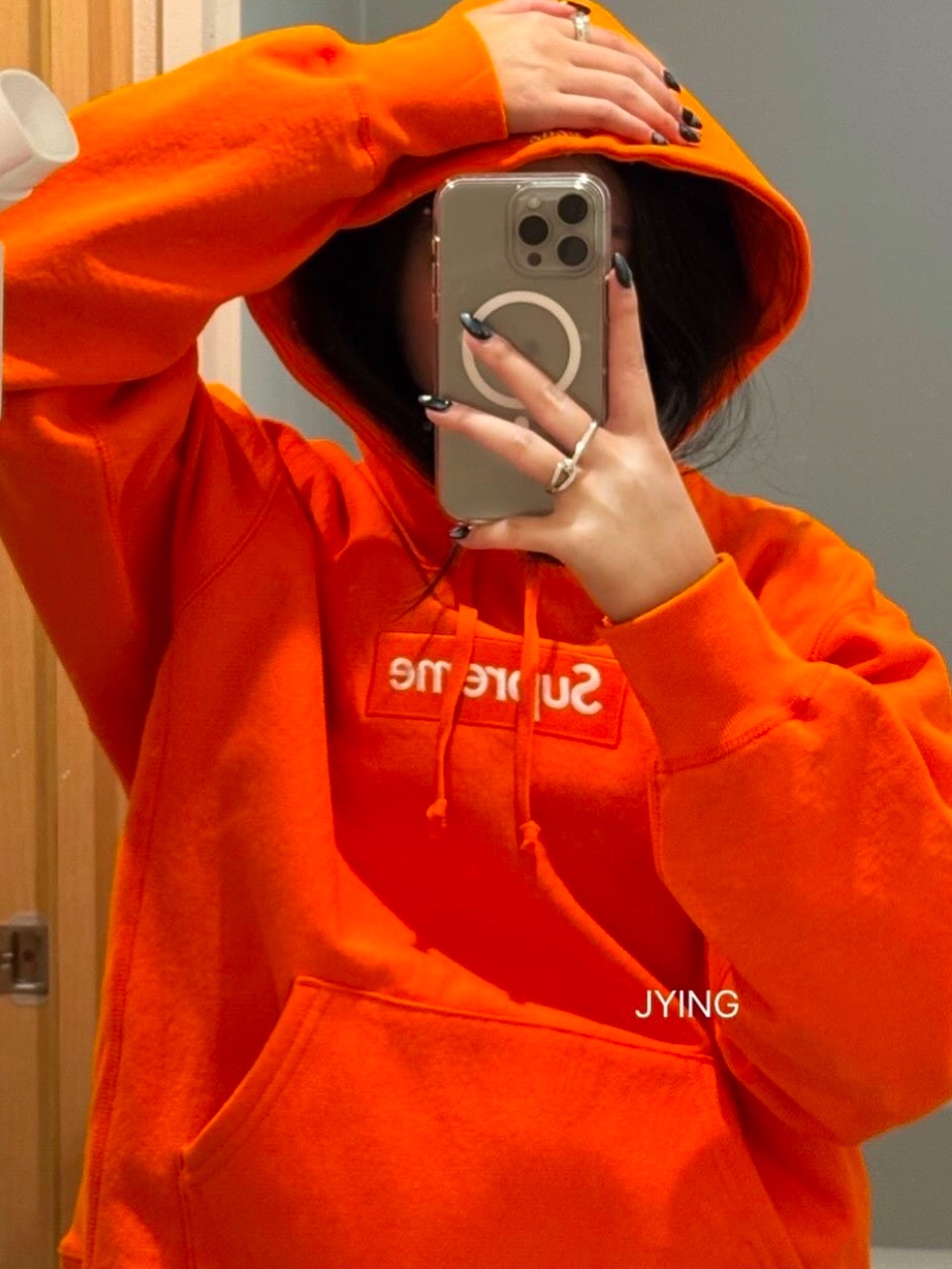Supreme Box Logo Hooded Sweatshirt Dark Orange - 24FW, Supreme Box Logo Hooded Sweatshirt Ash Grey - 23FW 착용 스타일 - 1