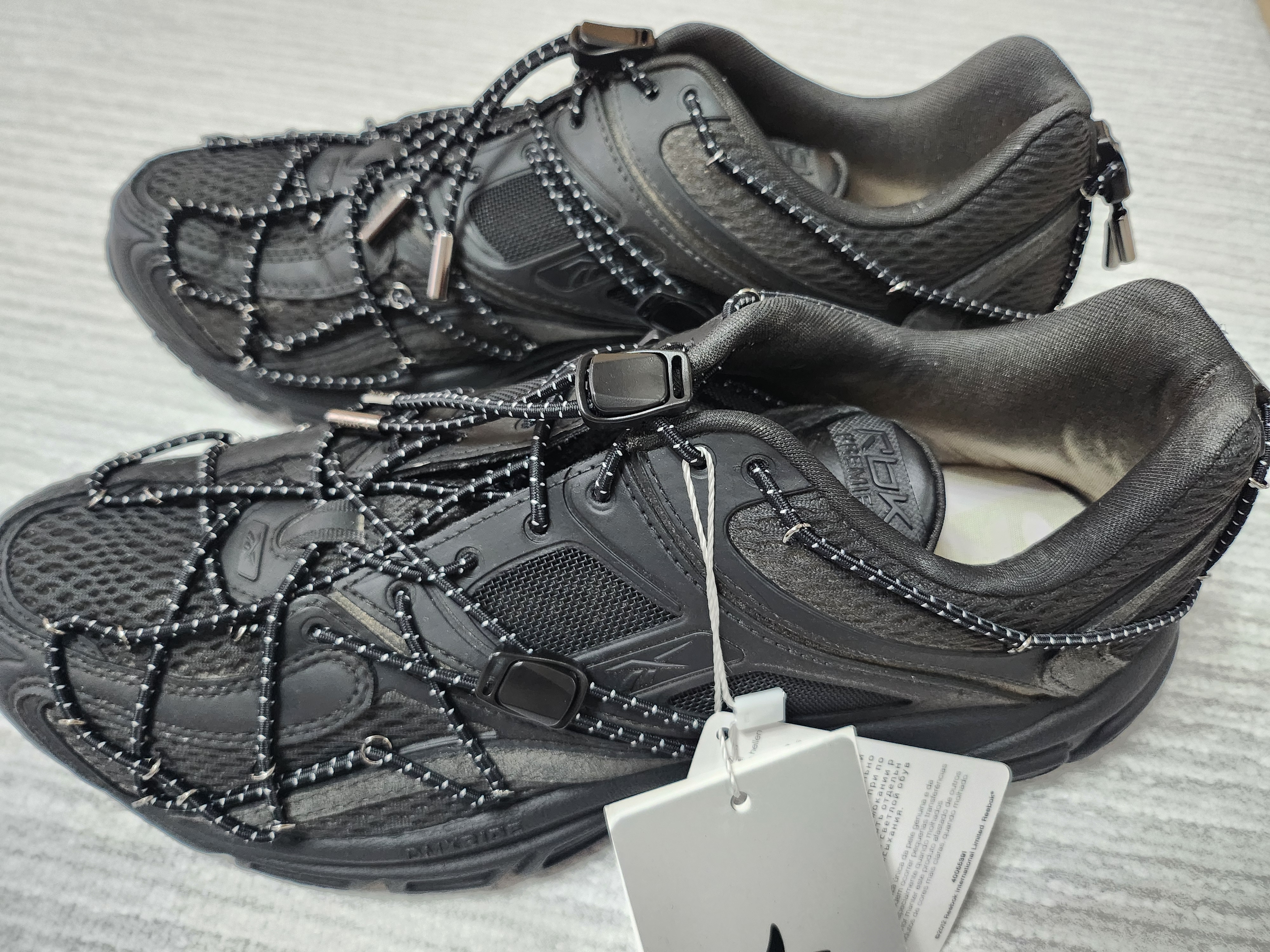 Reebok x BLR Trinity KFS Ash Black 착용 스타일 - 1