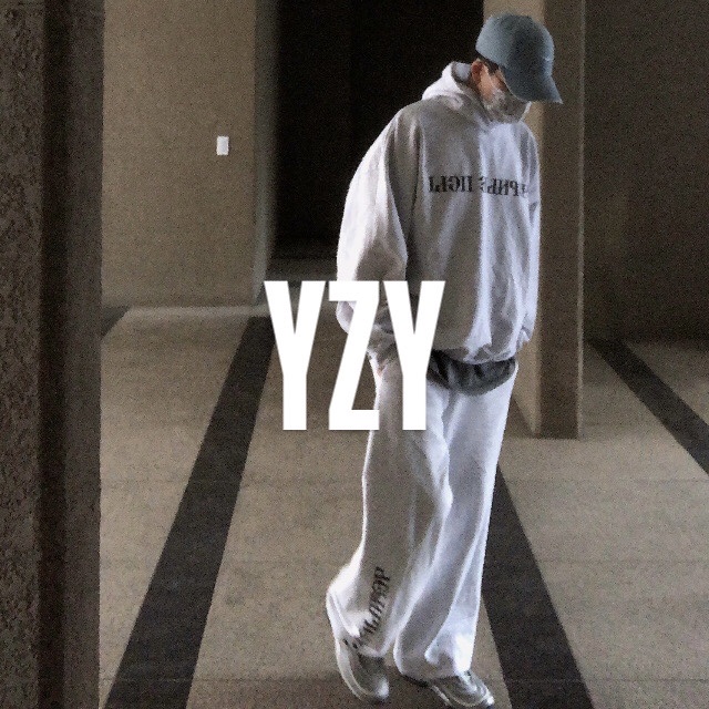 Yeezy x Gosha Rubchinskiy YZY Black Dogs Hoodie Heather Grey, Yeezy x Gosha Rubchinskiy YZY Black Dogs Jogger Heather Grey 착용 스타일 - 3