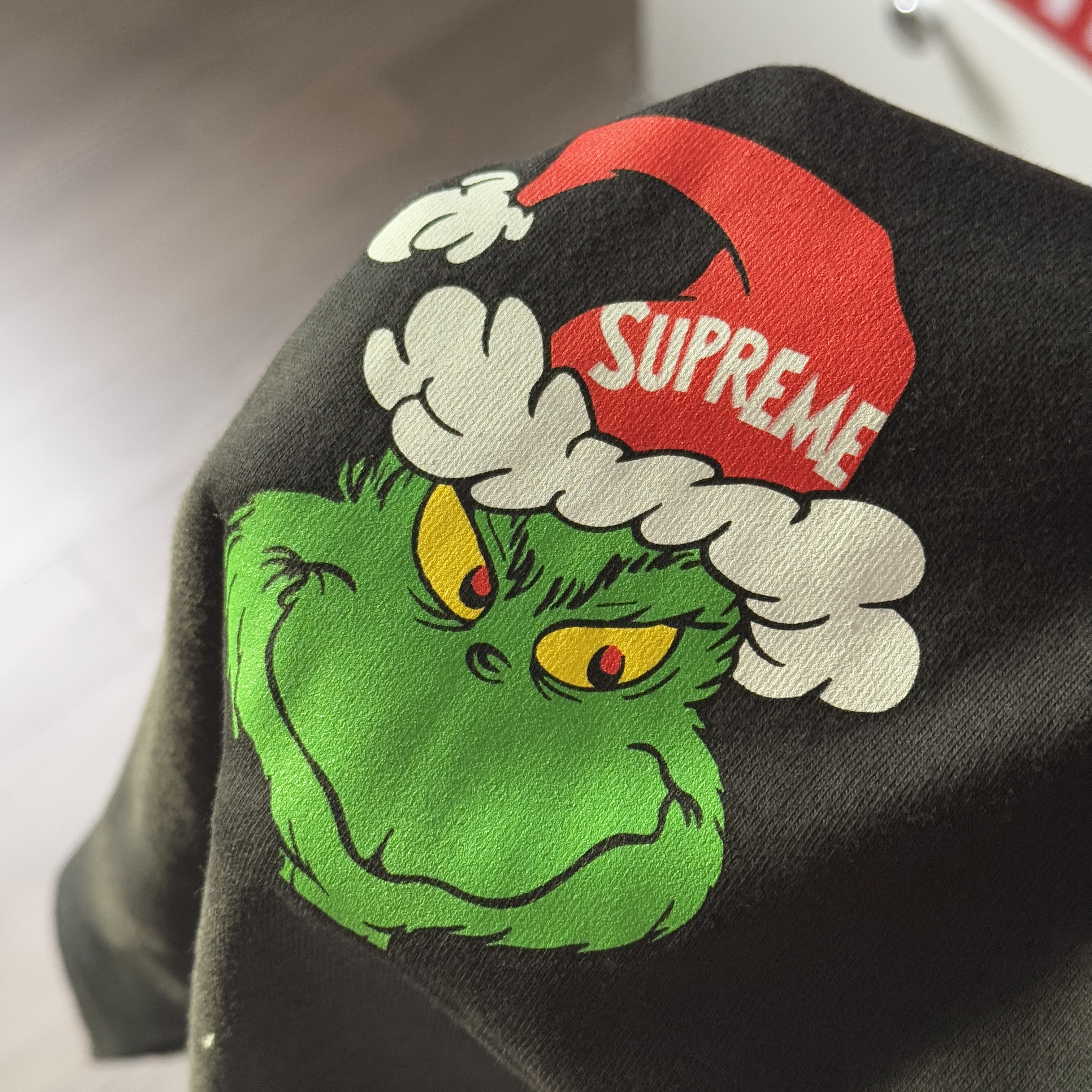 Supreme Grinch T-Shirt Black - 24FW 착용 스타일 - 2