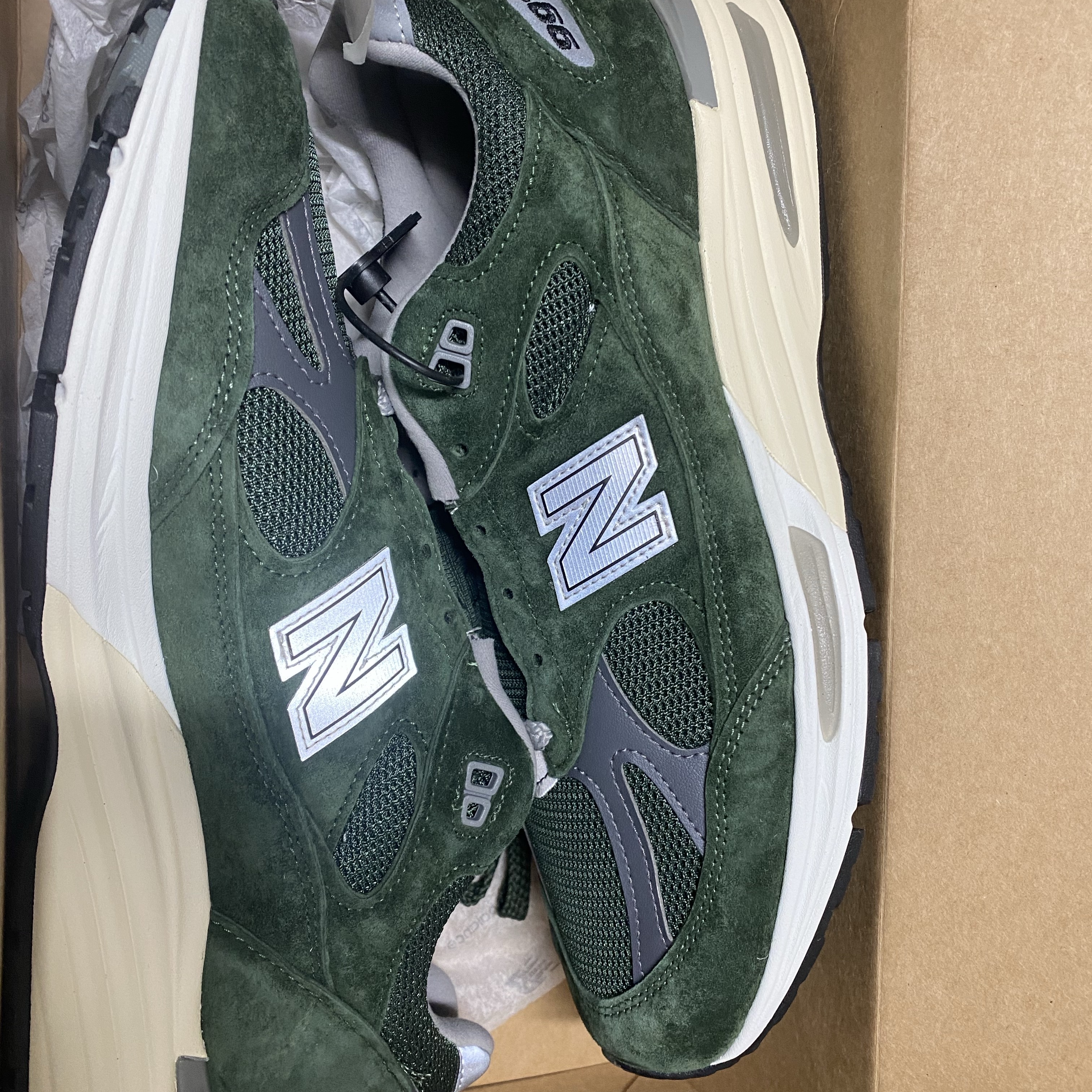 New Balance 991v2 Made in UK Kombu Green 착용 스타일