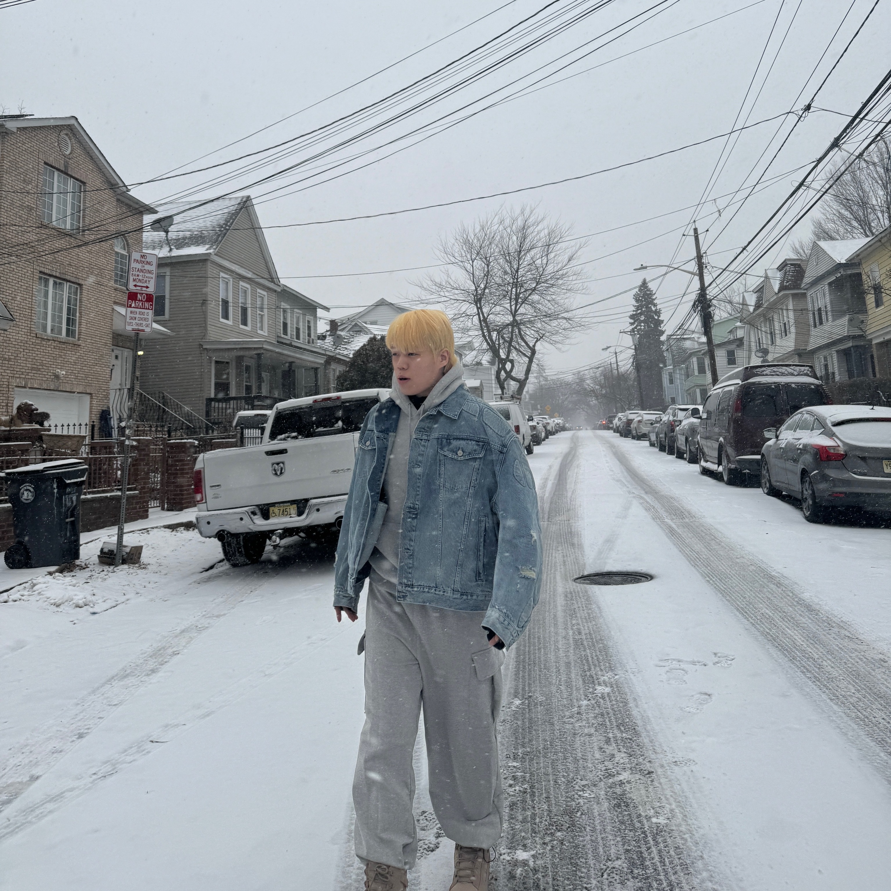 Yeezy Gap Engineered By Balenciaga Padded Denim Jacket Blue 착용 스타일 - 3