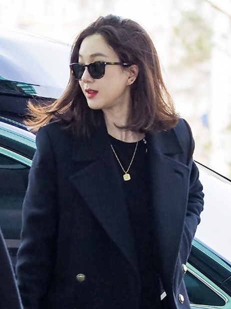 (W) Saint Laurent Classic SL 28 Sunglasses Light Havana 착용 스타일