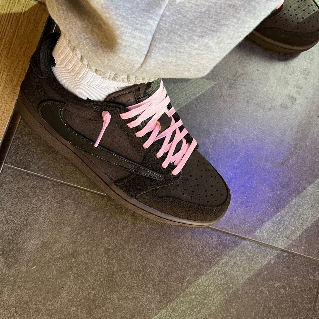 Jordan 1 x Travis Scott Retro Low OG SP Velvet Brown and Dark Mocha 착용 스타일