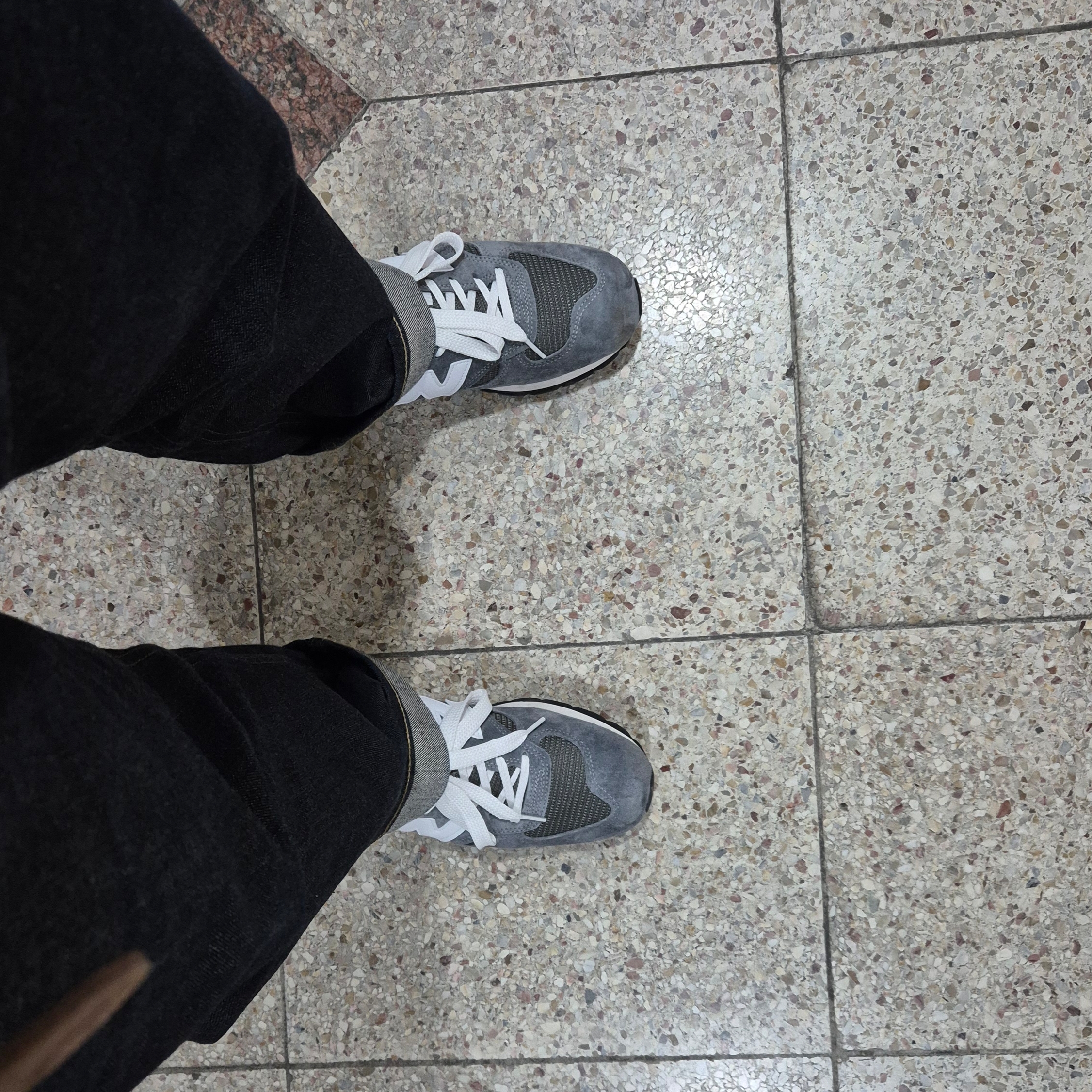 New Balance 990v1 Made in USA Grey White 착용 스타일