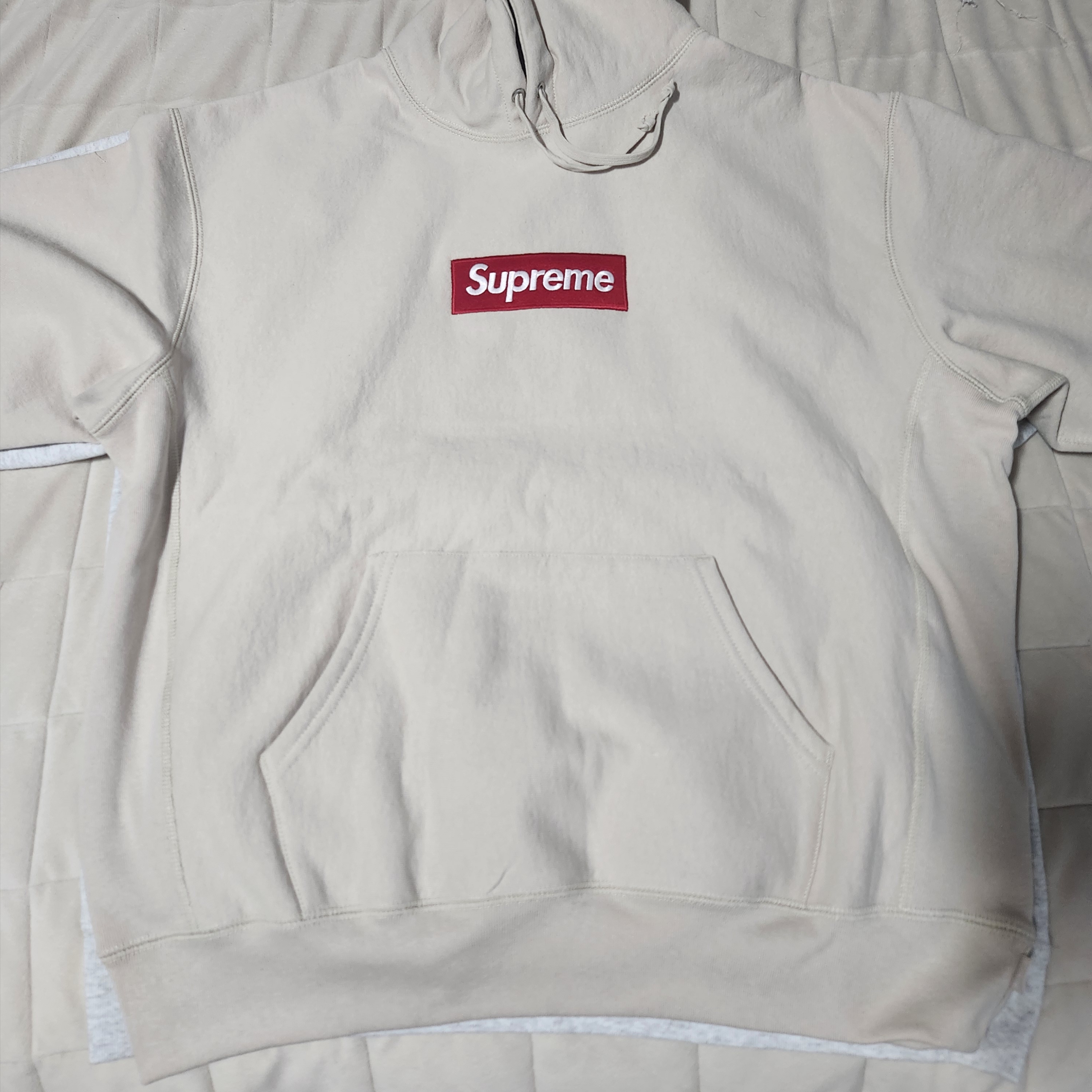 Supreme Box Logo Hooded Sweatshirt Stone - 24FW 착용 스타일 - 1