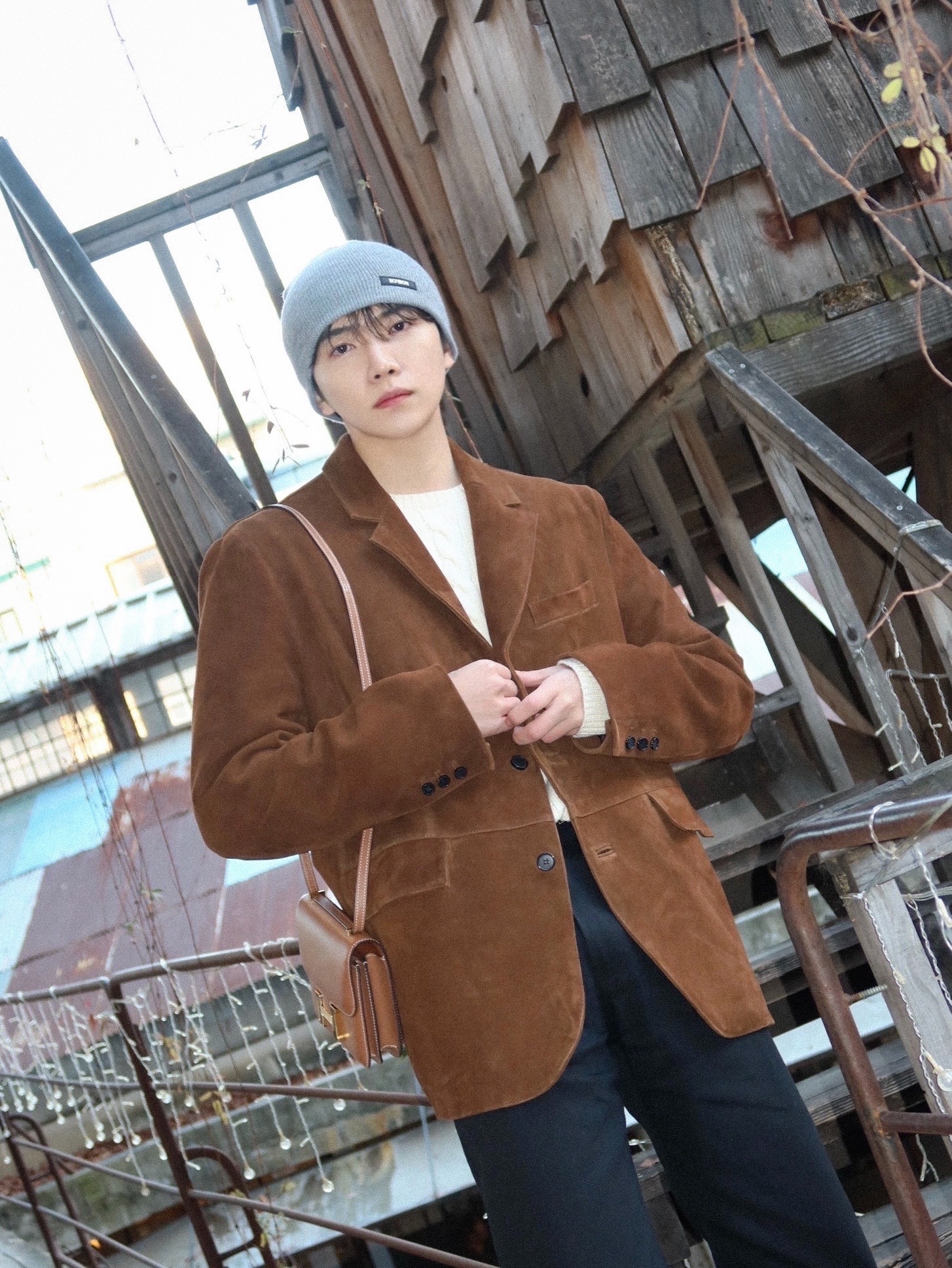 Tonywack Suede Tailored Jacket Camel, Polo Ralph Lauren Cable Knit Cotton Sweater Natural 착용 스타일 - 4