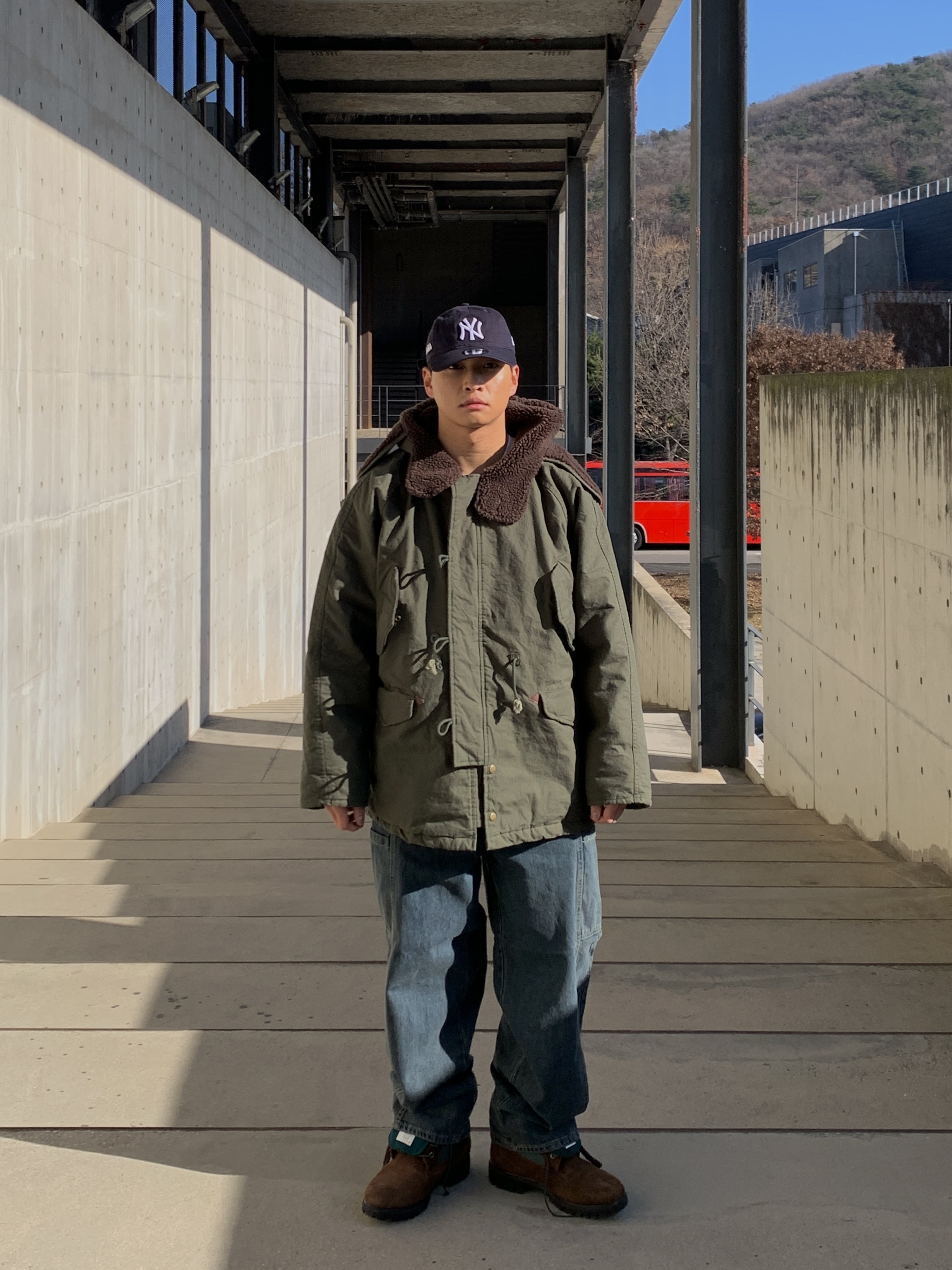 Timberland x Thisisneverthat 6 inch Boot Brown - Wide, New Era x MoMA New York Yankees Cap Navy 착용 스타일
