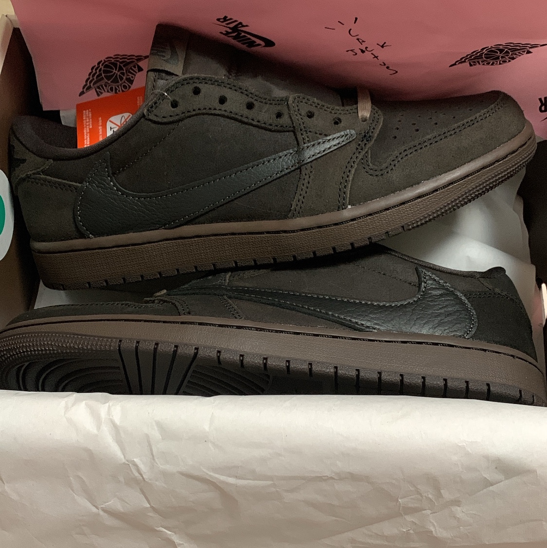 Jordan 1 x Travis Scott Retro Low OG SP Velvet Brown and Dark Mocha 착용 스타일