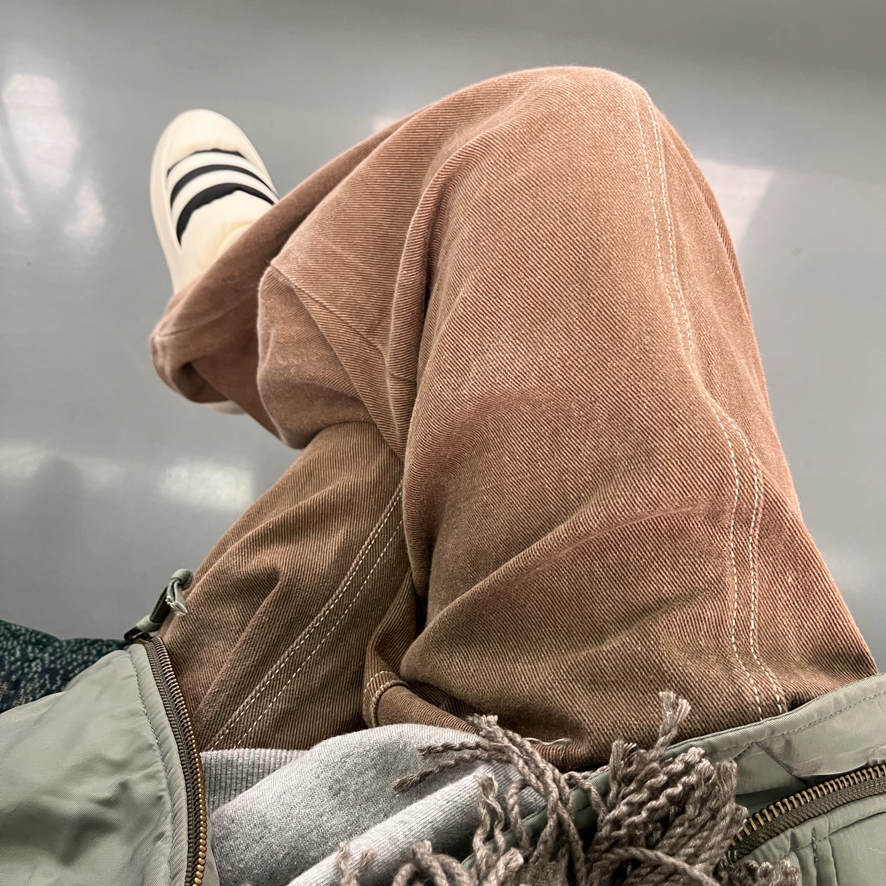 Adidas Puffylette Off White 착용 스타일 - 3