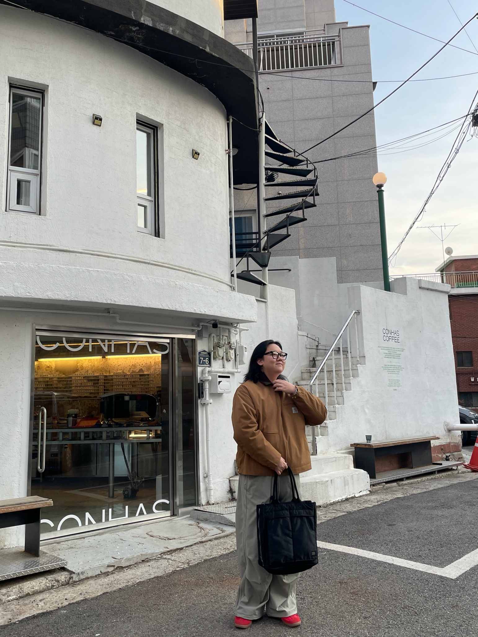 Carhartt WIP x Invincible Reversible Detroit Jacket Max Hamilton Brown Wolf Grey, Supreme Back Stripe Sweater White - 24FW 착용 스타일 - 1