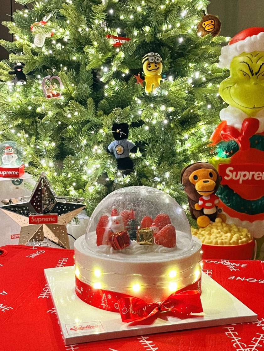 슈프림 스노우맨 스노우글로브 레드 | Supreme | KREAM