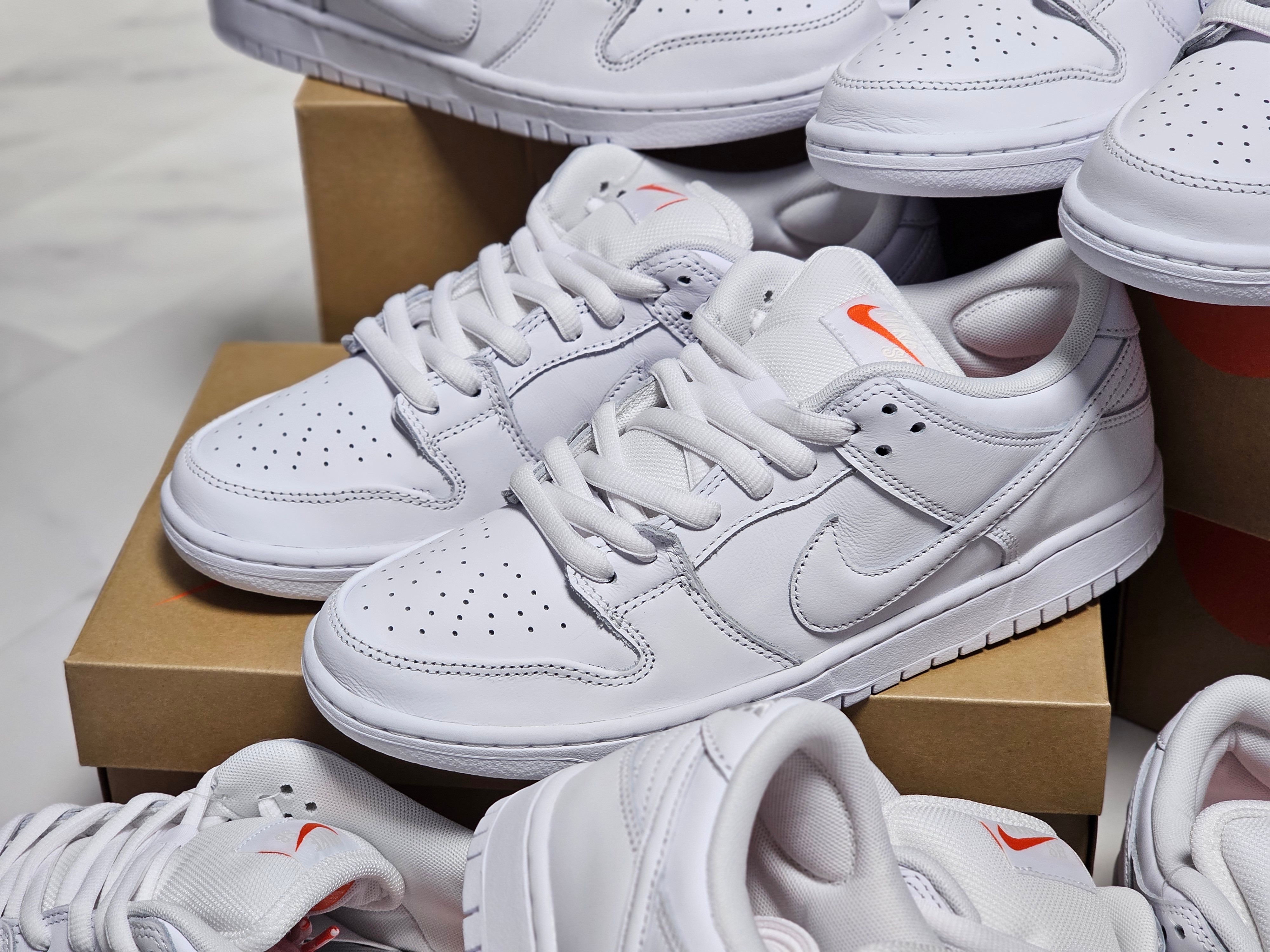 Nike SB Dunk Low Pro Triple White 착용 스타일 - 9