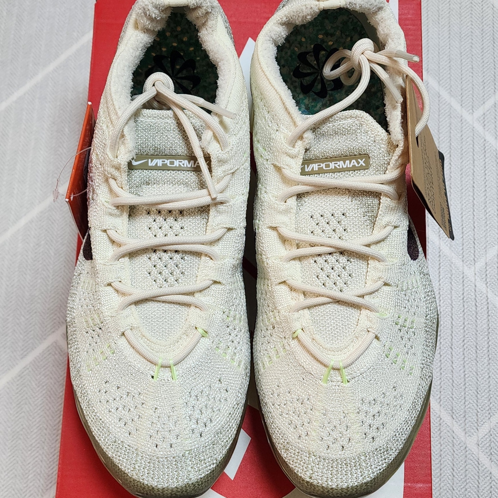 Nike Air Vapormax 2023 Flyknit Coconut Milk Neutral Olive 착용 스타일 - 3