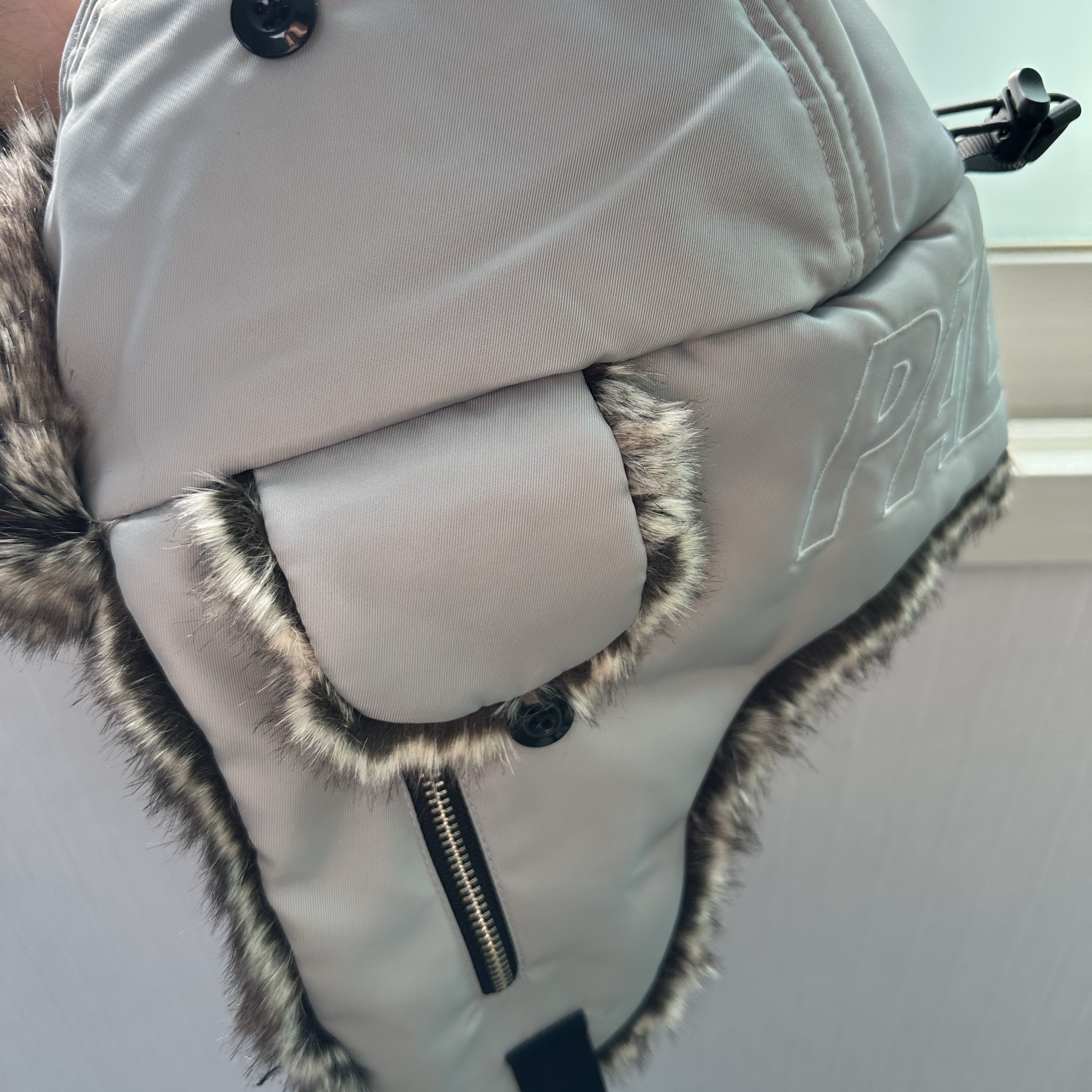 Palace P2B Reverso Fur Trooper Concrete Grey - 24FW 착용 스타일