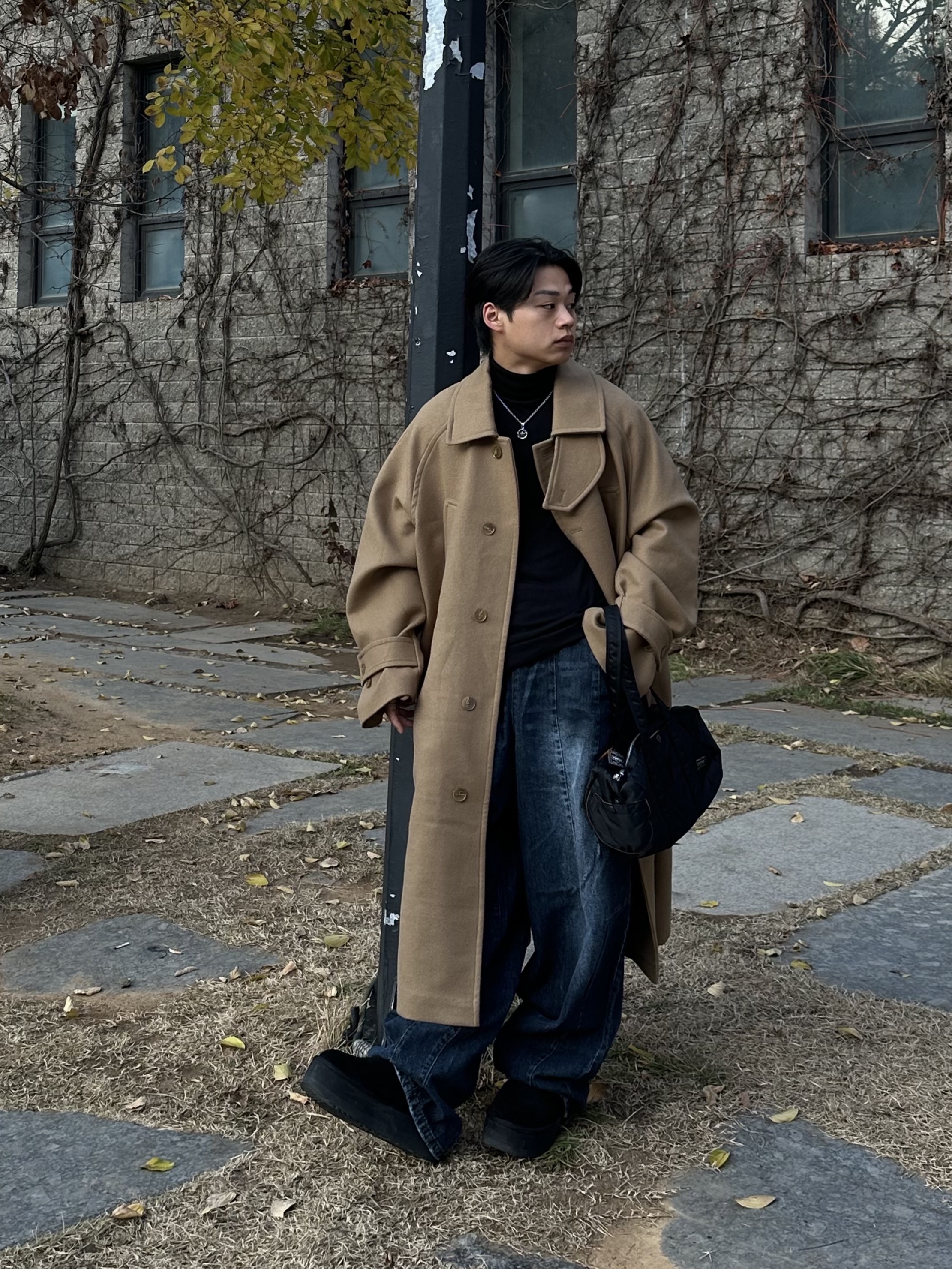 Porter Tanker Duffle Bag L Black, (W) UGG Classic Mini Platform Boots Black 착용 스타일 - 2