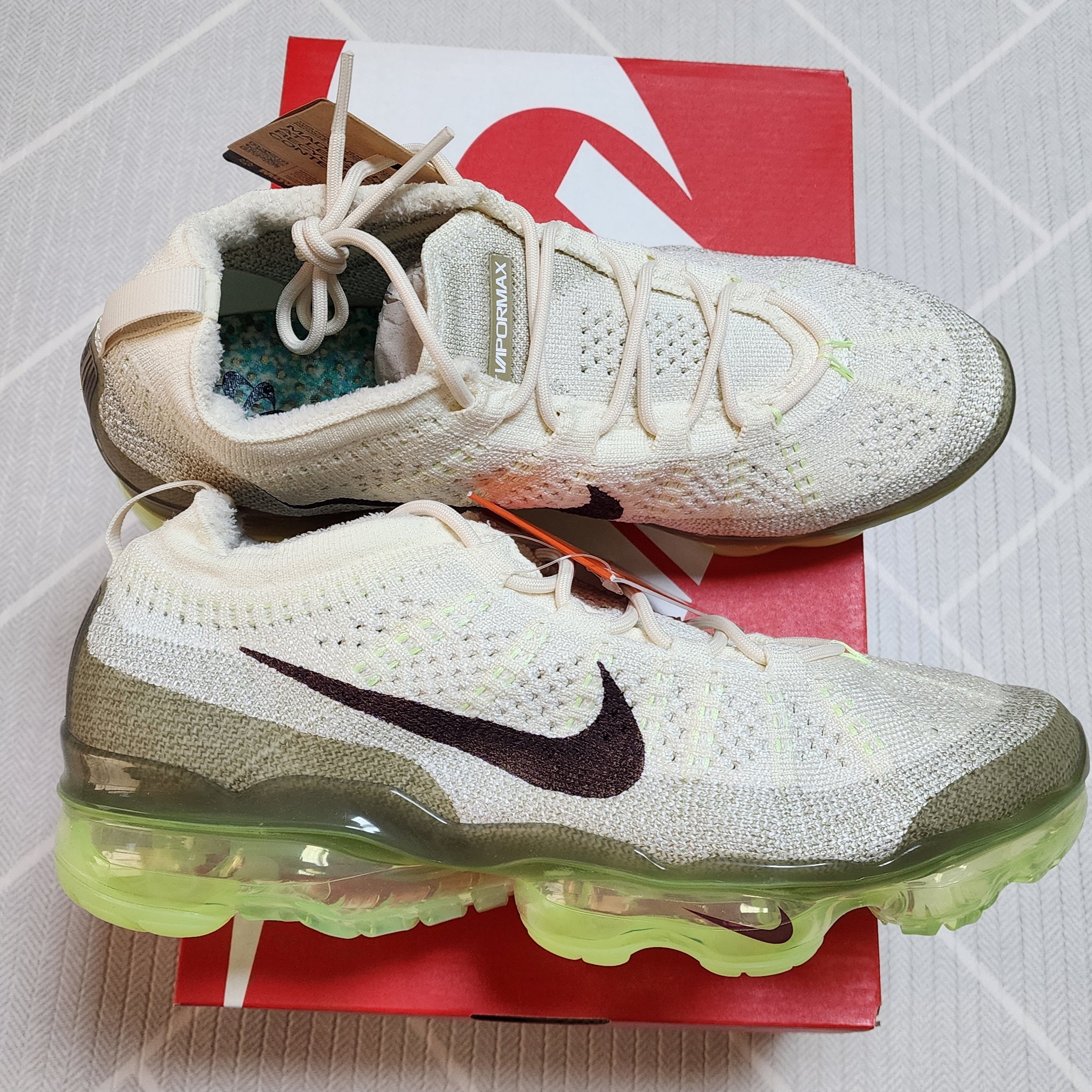 Nike Air Vapormax 2023 Flyknit Coconut Milk Neutral Olive 착용 스타일 - 1