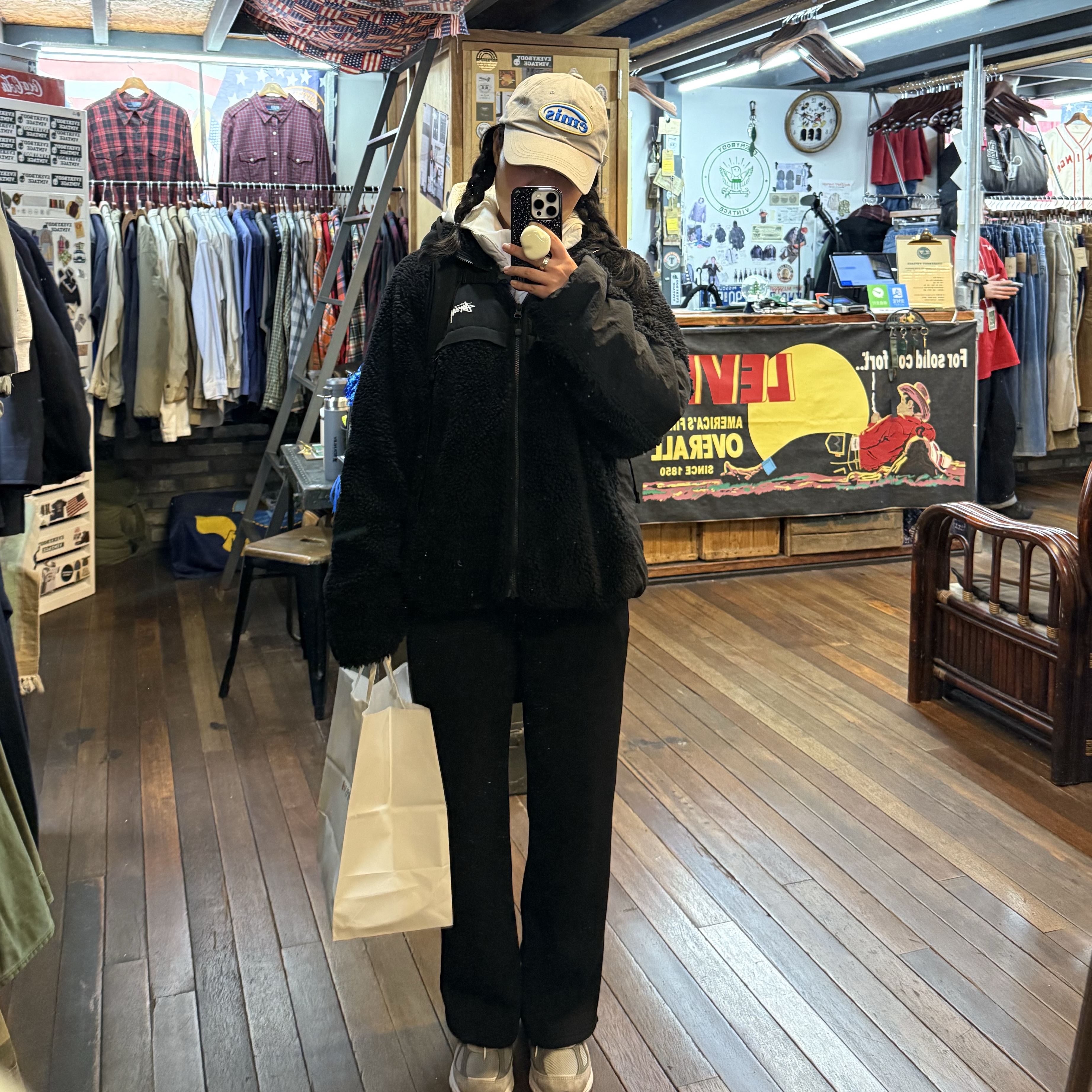 Emis Wappen Ball Cap Gray, Stussy Sherpa Paneled Hooded Jacket Black 착용 스타일