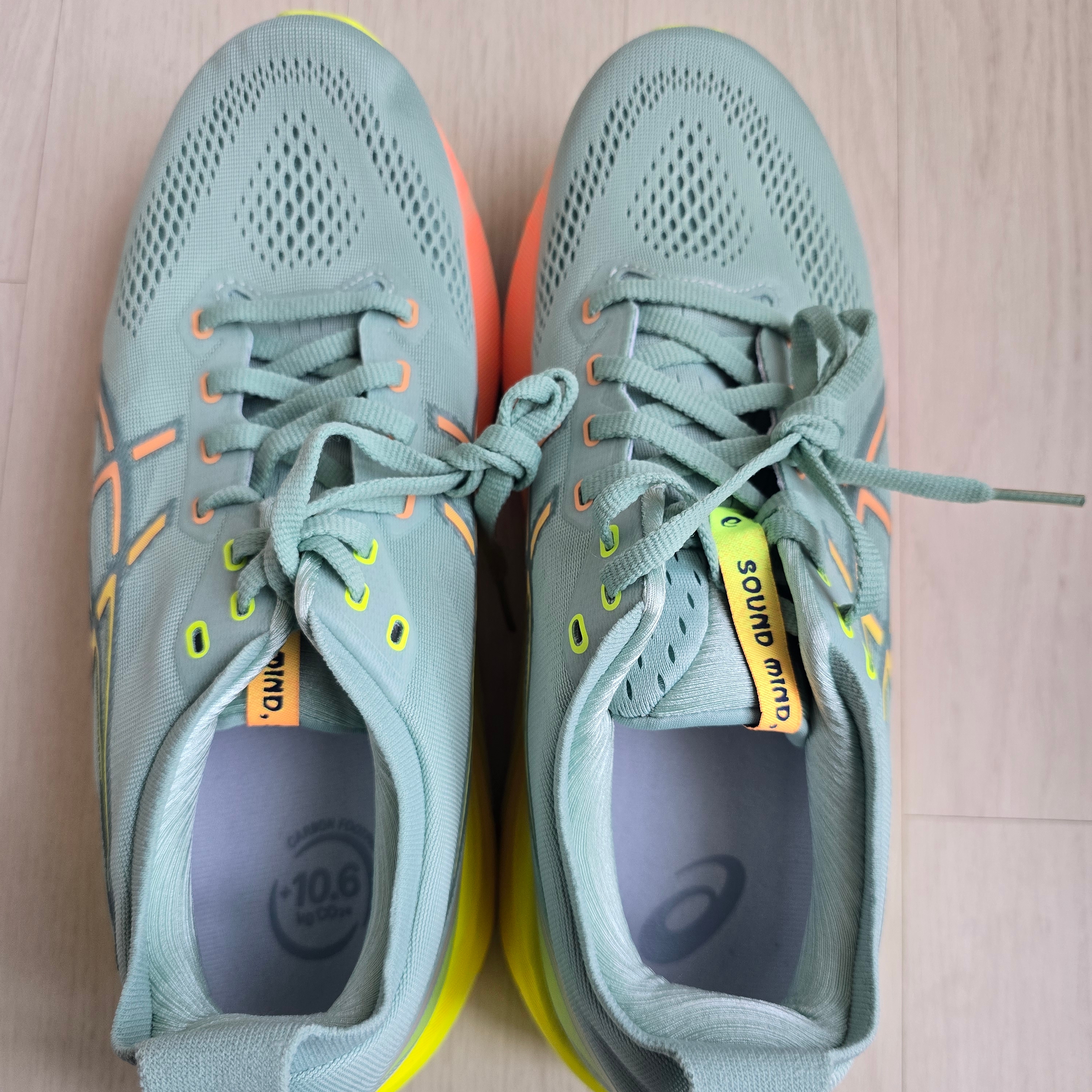 Asics Gel-Kayano 31 Paris Light Celadon Safety Yellow 착용 스타일