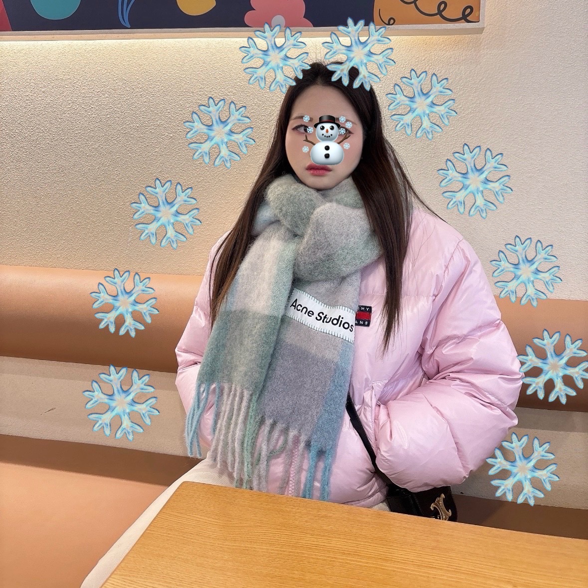 Acne Studios Mohair Check Muffler Turquoise Grey Mint Green, Celine Mini Claude in Shiny Calfskin Black 착용 스타일
