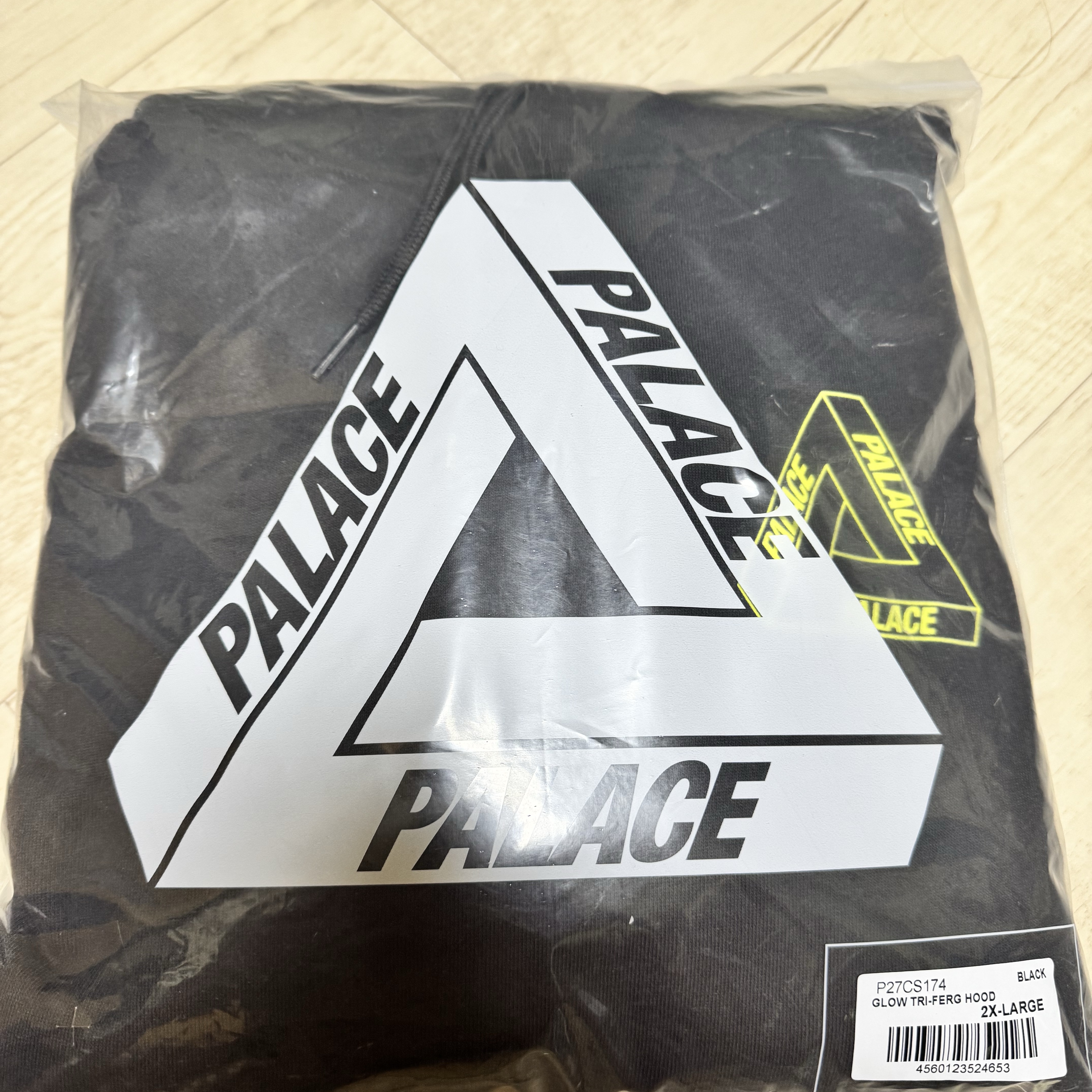 Palace Glow Tri-Ferg Hood Black - 24FW 착용 스타일