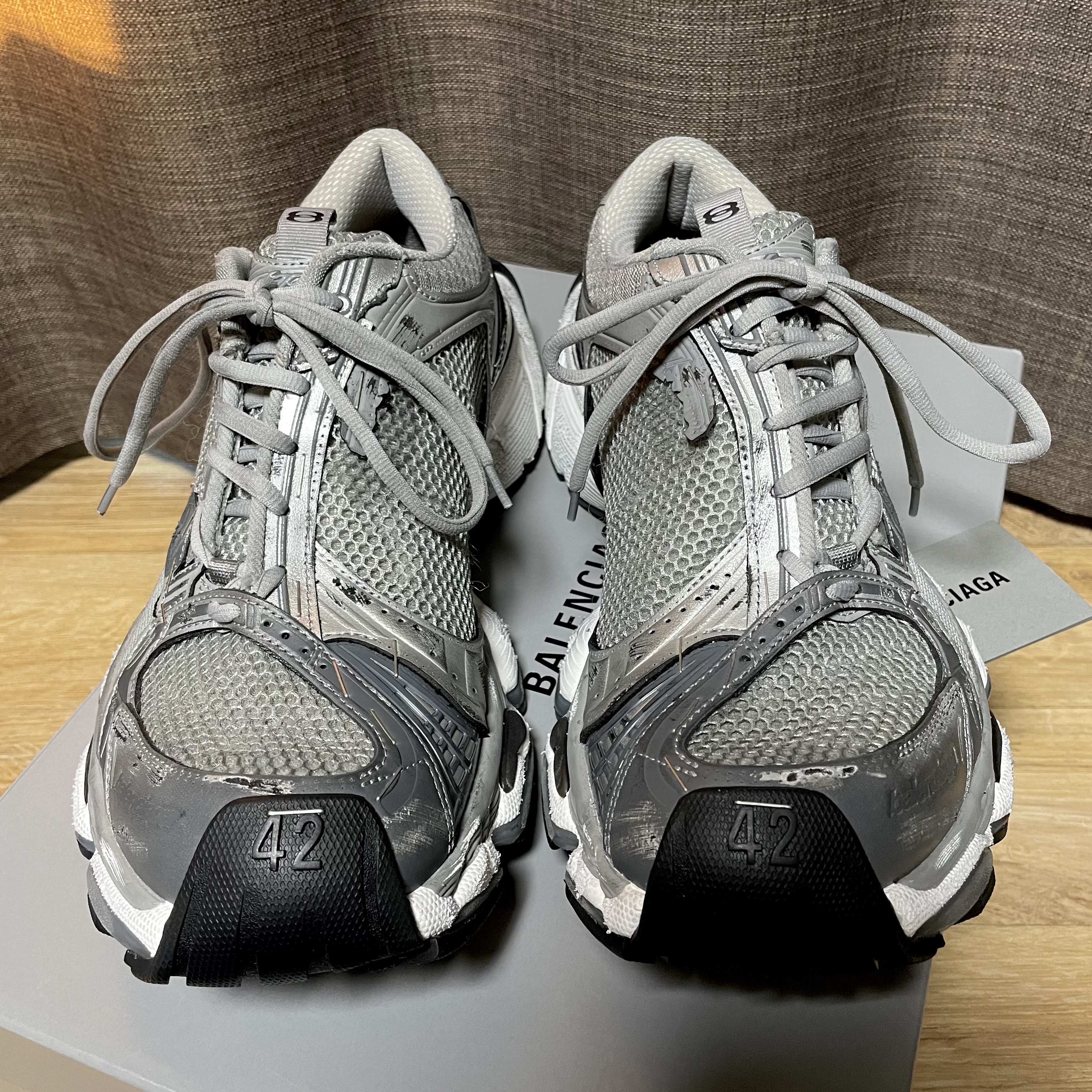 Balenciaga Stapler Sneaker Silver Grey 착용 스타일 - 4