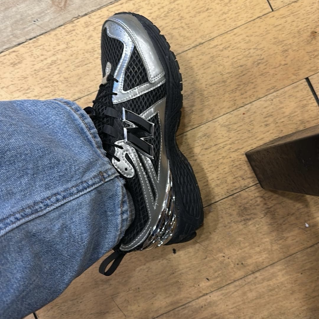 New Balance x The Basement 1906R Silver Metallic Black 착용 스타일