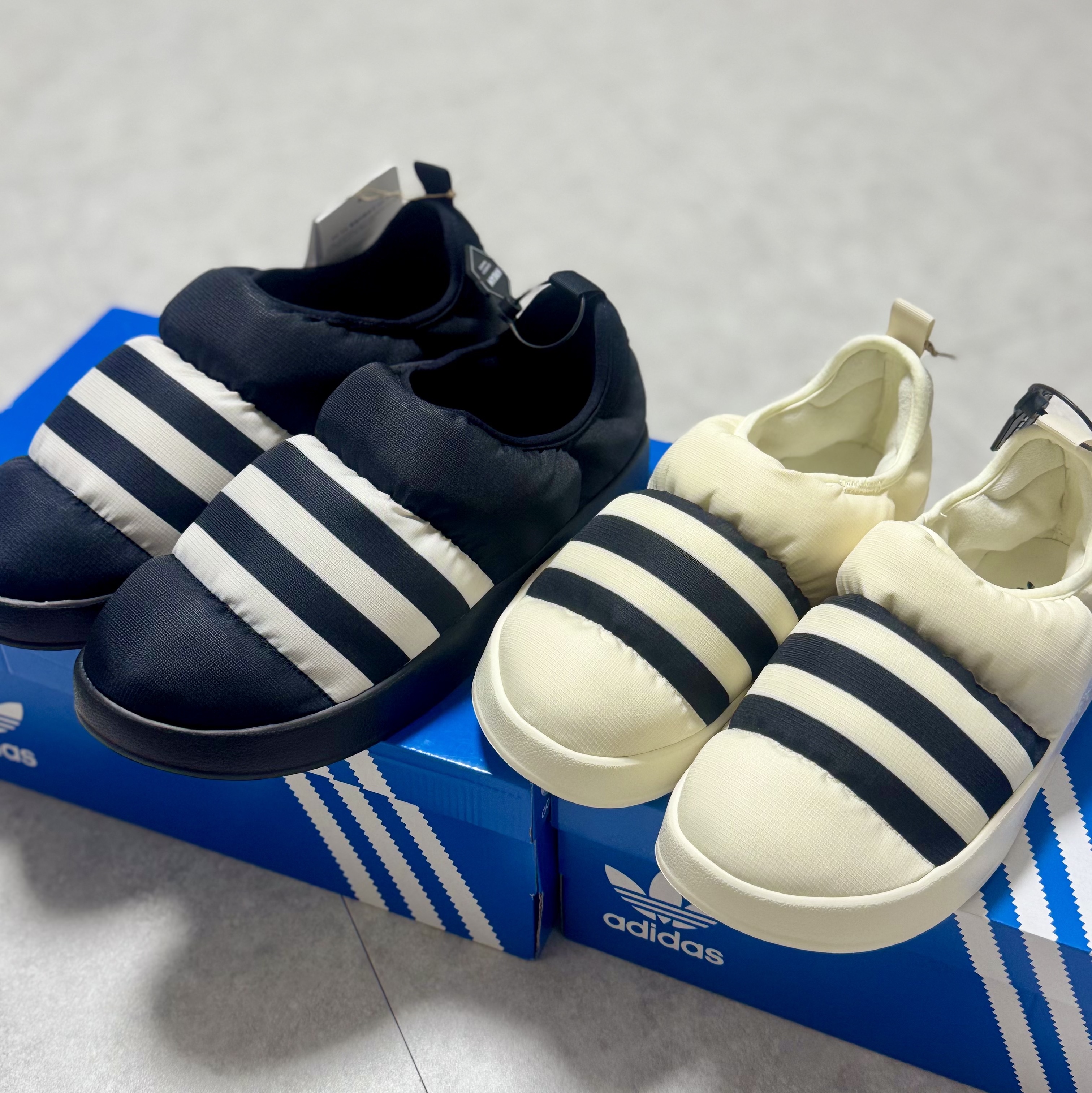 Adidas Puffylette Core Black, Adidas Puffylette Off White 착용 스타일