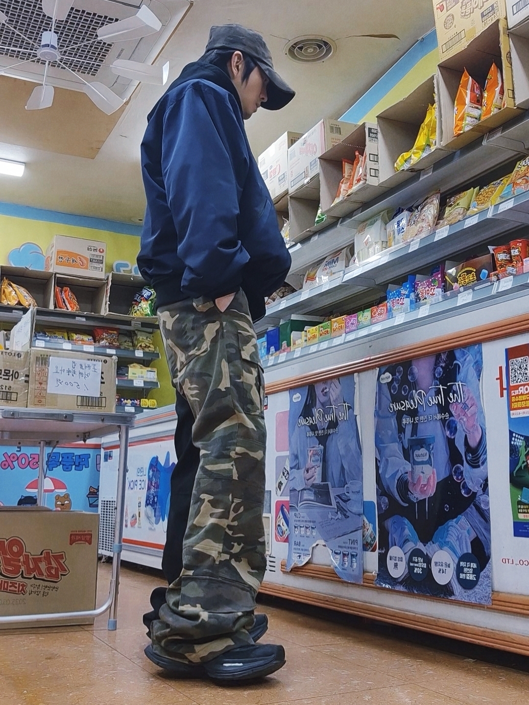 Undermycar Maigan Padded Shoulder Zip-Up Blouson India Ink - 23FW 착용 스타일 - 5