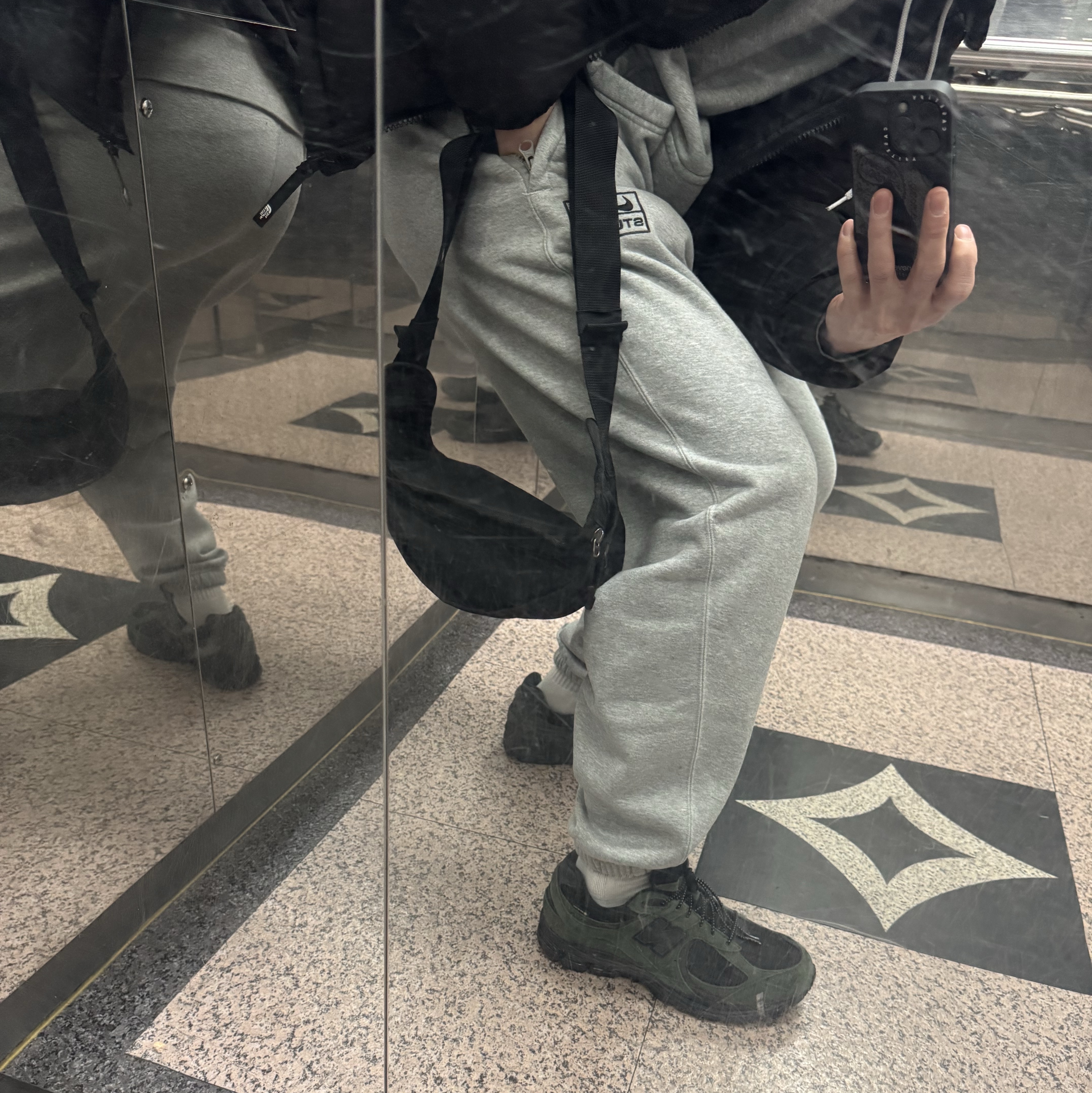 New Balance x JJJJound 2002R Gore-Tex Pine, Nike x Stussy NRG Fleece Pants Dark Grey Heather (DO9340-063) 착용 스타일