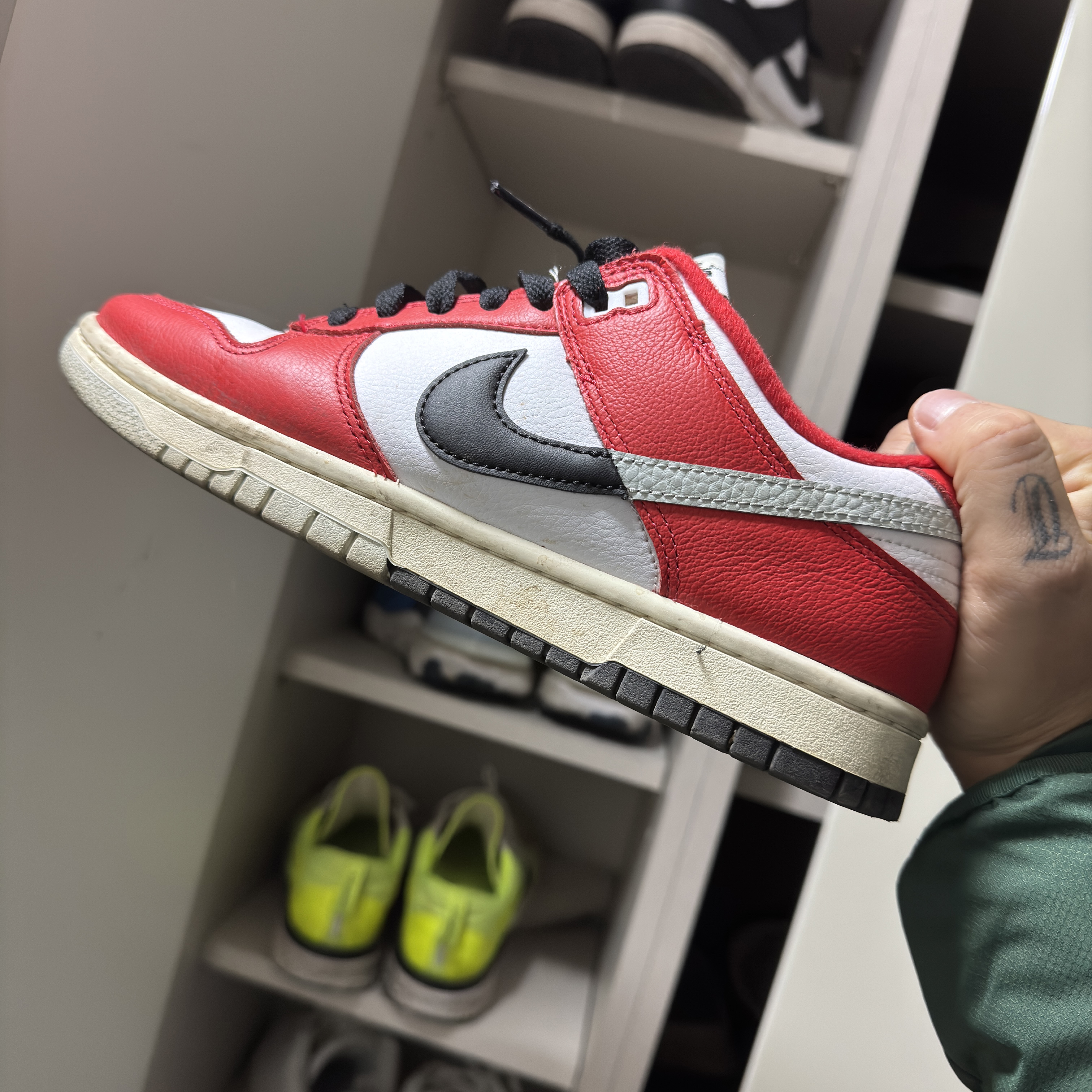 Nike Dunk Low Retro PRM University Red Black 착용 스타일