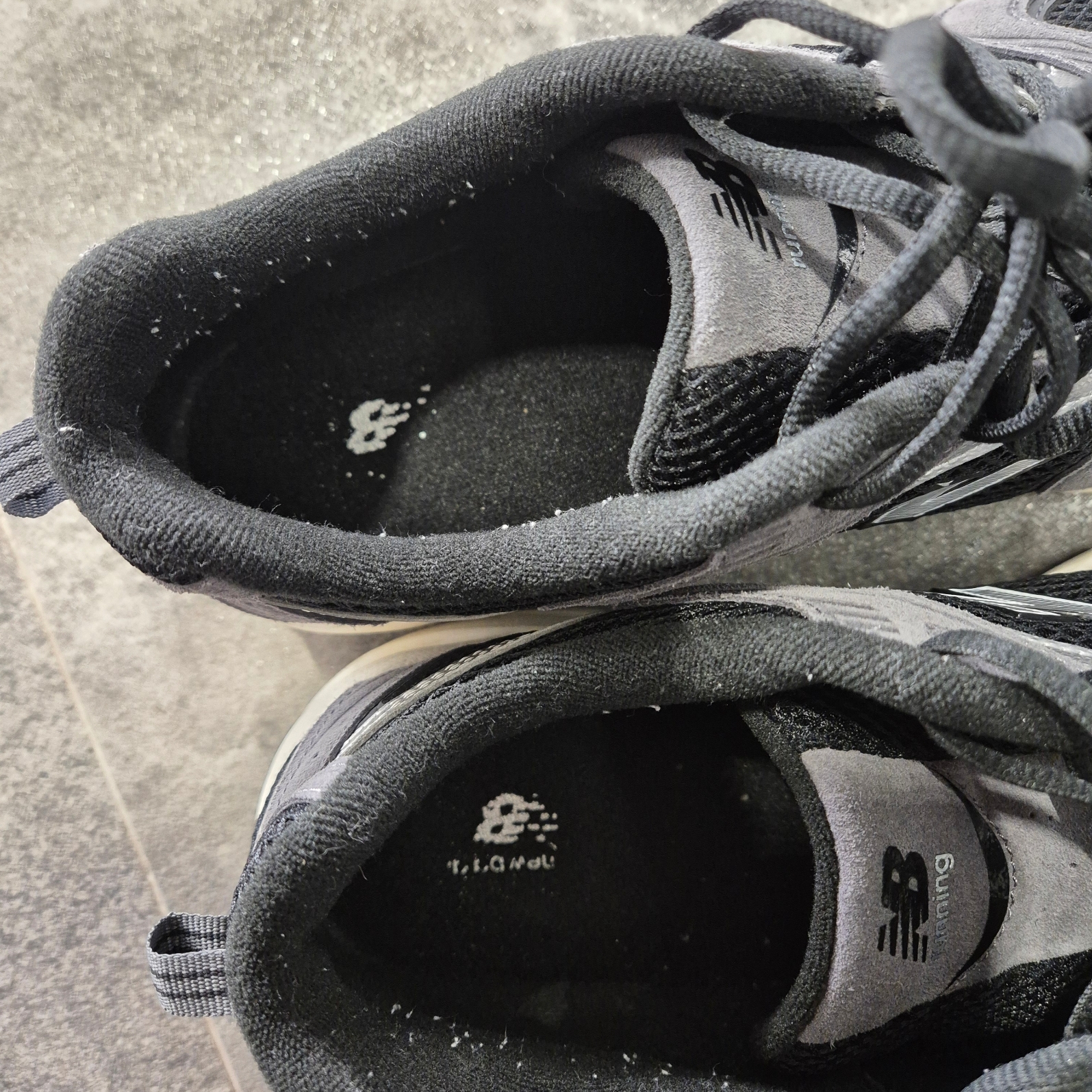 New Balance 530 Black 착용 스타일 - 1