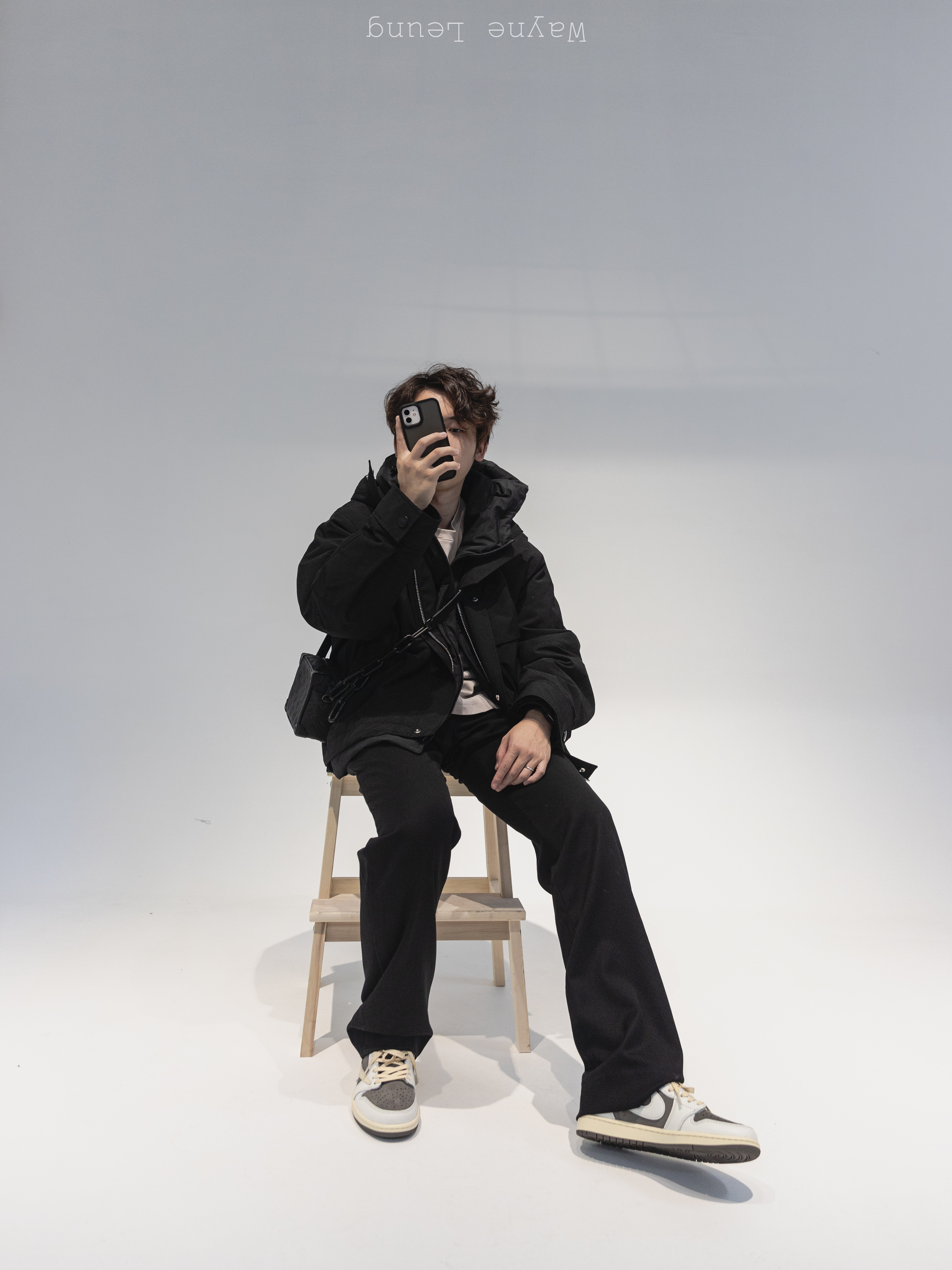 Jordan 1 x Travis Scott Retro Low OG SP Sail and Ridgerock, Balenciaga Side Band Logo Stripe Track Pants Black 착용 스타일 - 2