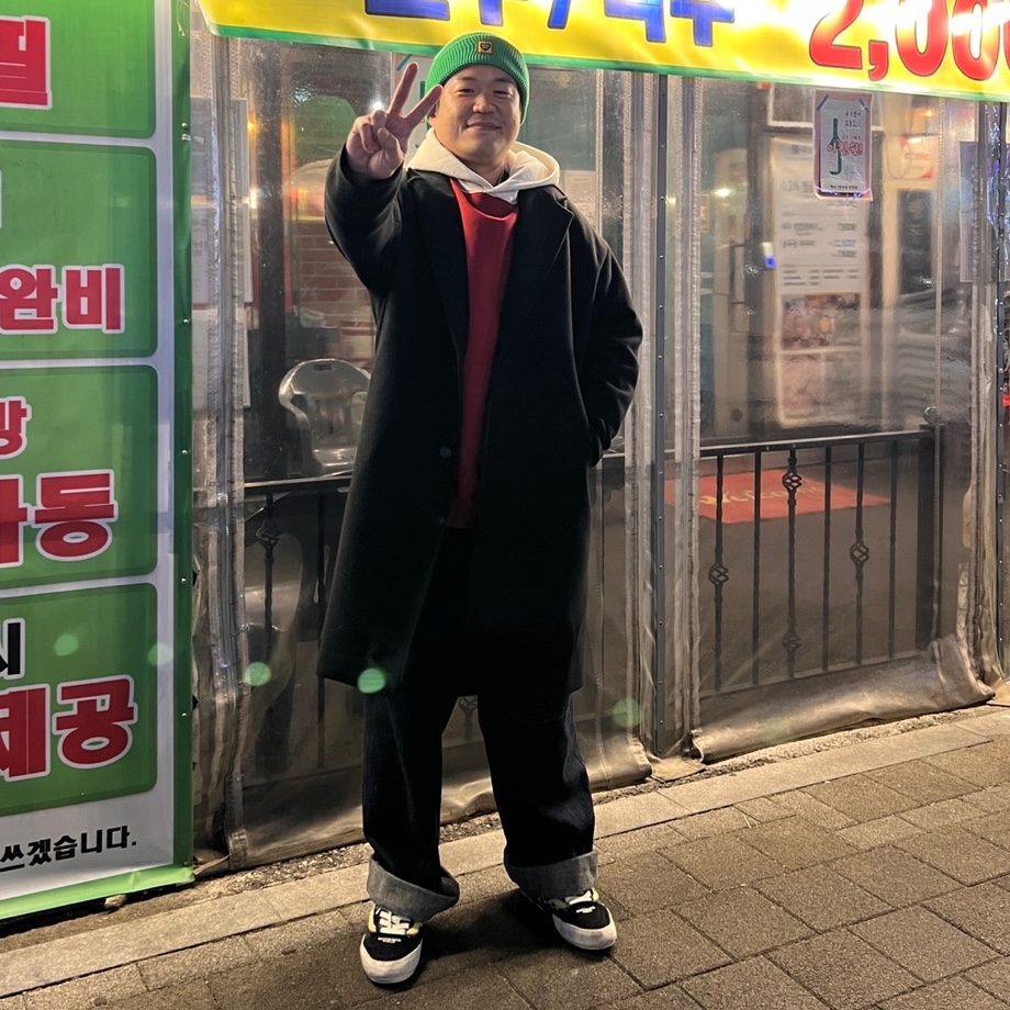 IAB Studio 24 Christmas Hoodie Burgundy Oatmeal, Vans Vault x Mastermind x END. Old Skool Cap LX Black 착용 스타일