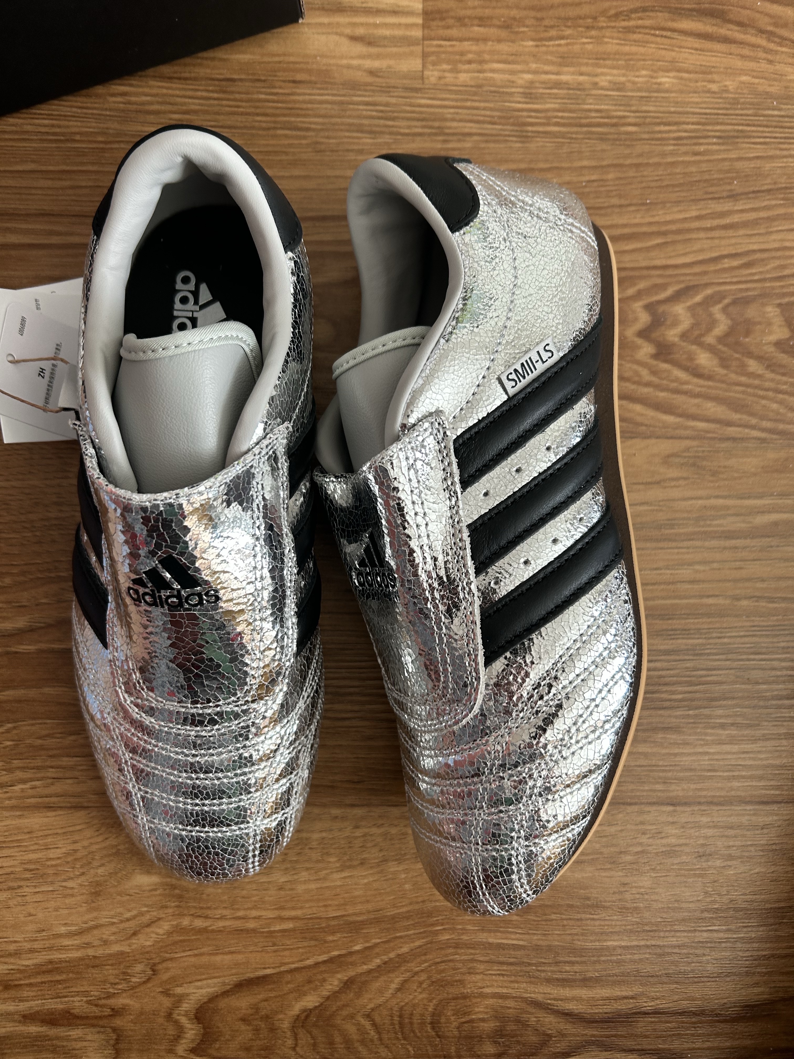 (W) Adidas Taekwondo Metallic Silver Black 착용 스타일