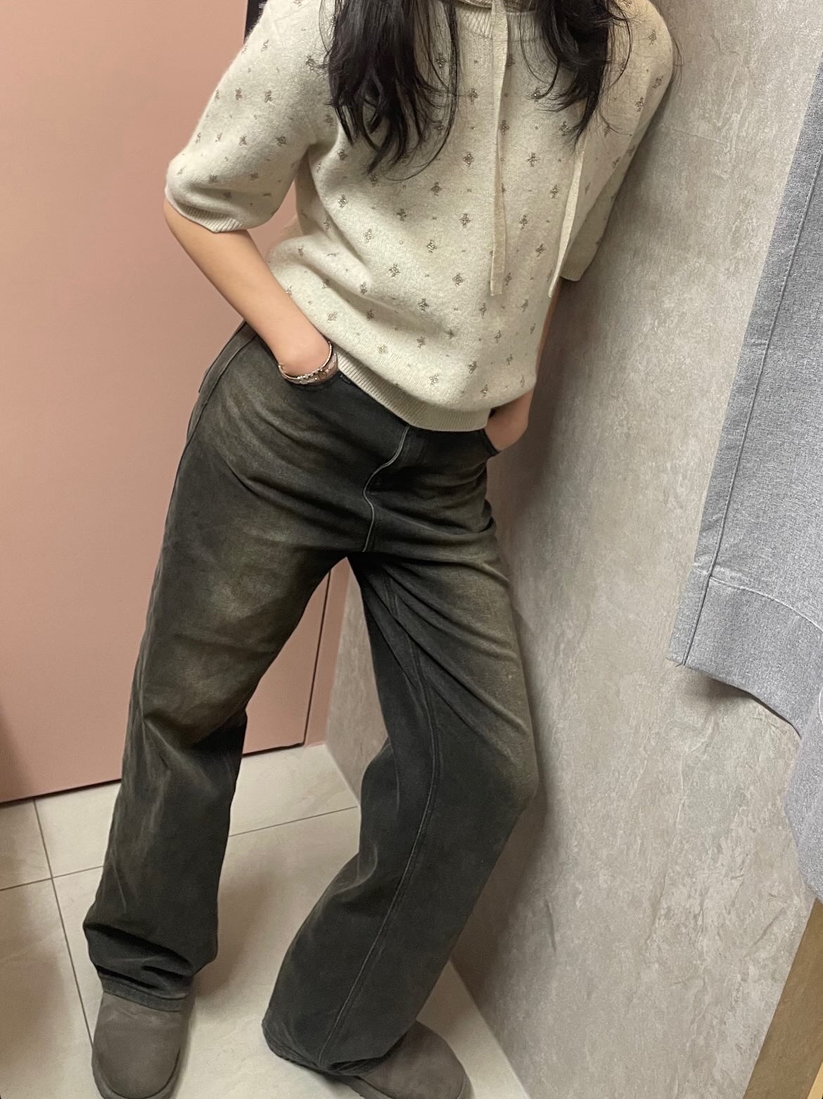 (W) UGG Classic Mini II Boots Smoke Plume 착용 스타일 - 1