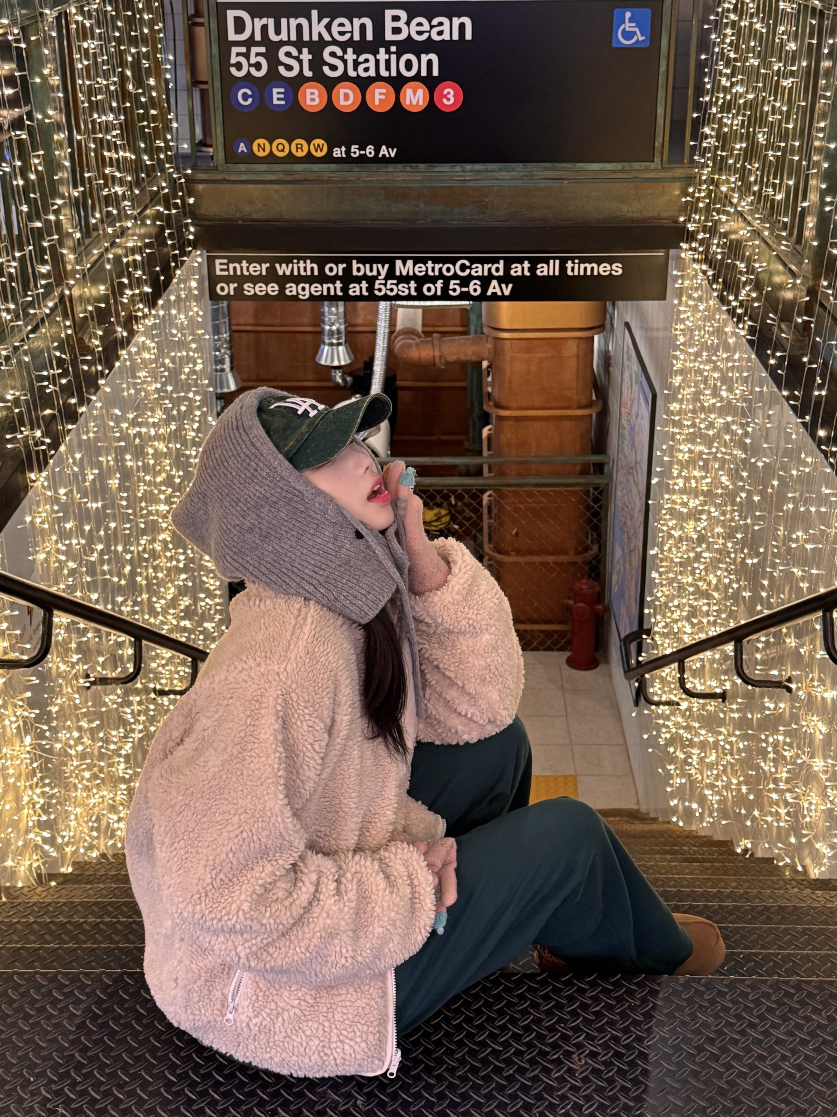 Stussy Sherpa Reversible Jacket Natural, (W) UGG Tasman Slipper Chestnut 착용 스타일 - 4
