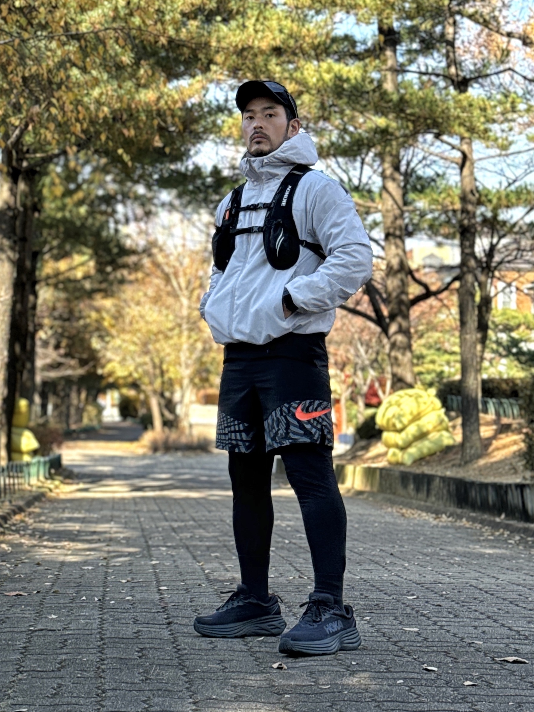Hoka Bondi 8 Black - Wide 착용 스타일 - 1