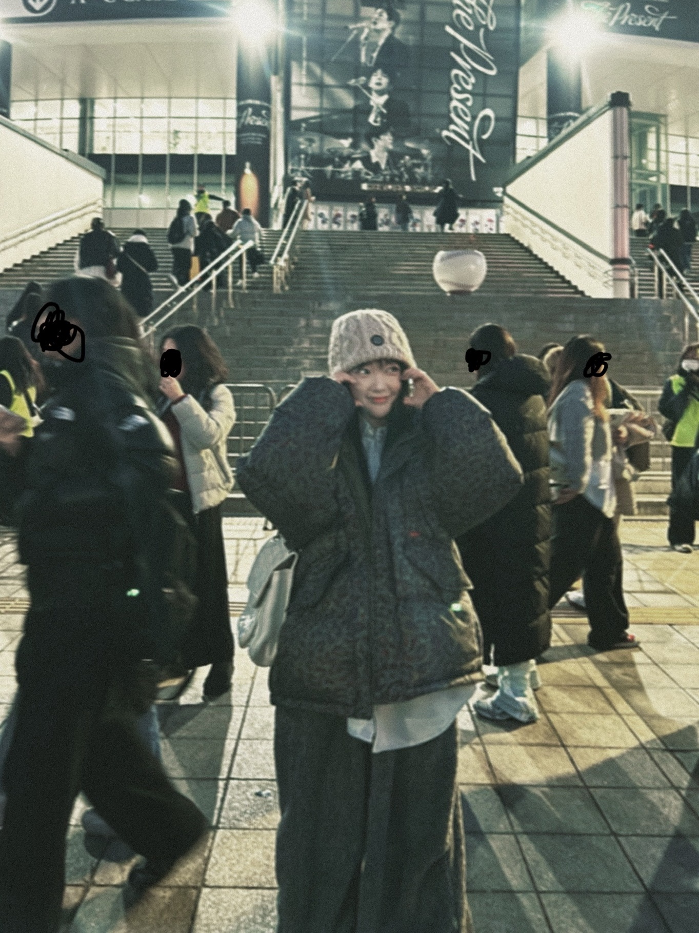 Supreme 700-Fill Down Lightweight Puffer Jacket Leopard - 24FW, Stussy Skullcap Cable Knit Natural 착용 스타일 - 1