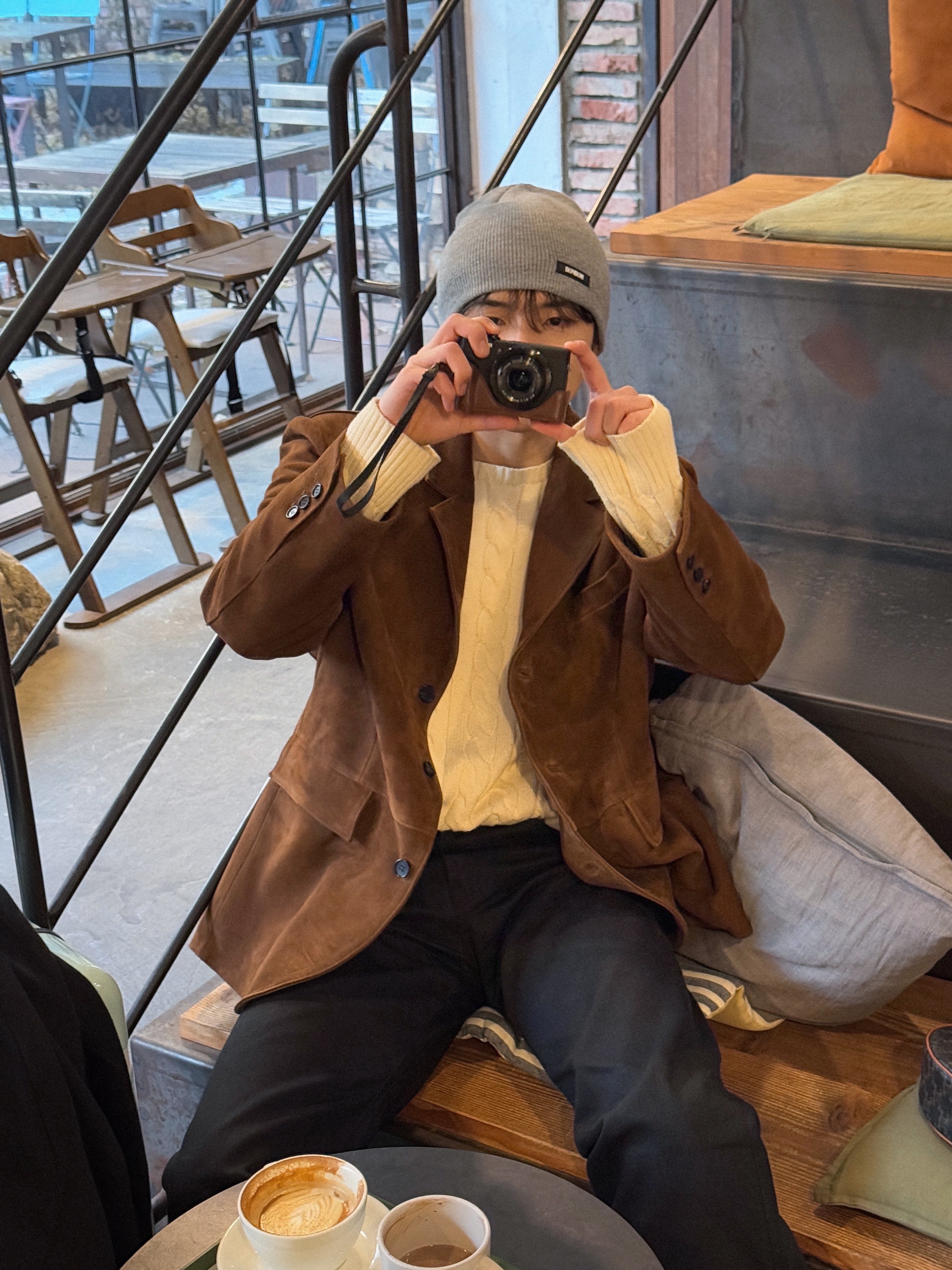 Tonywack Suede Tailored Jacket Camel, Polo Ralph Lauren Cable Knit Cotton Sweater Natural 착용 스타일 - 1