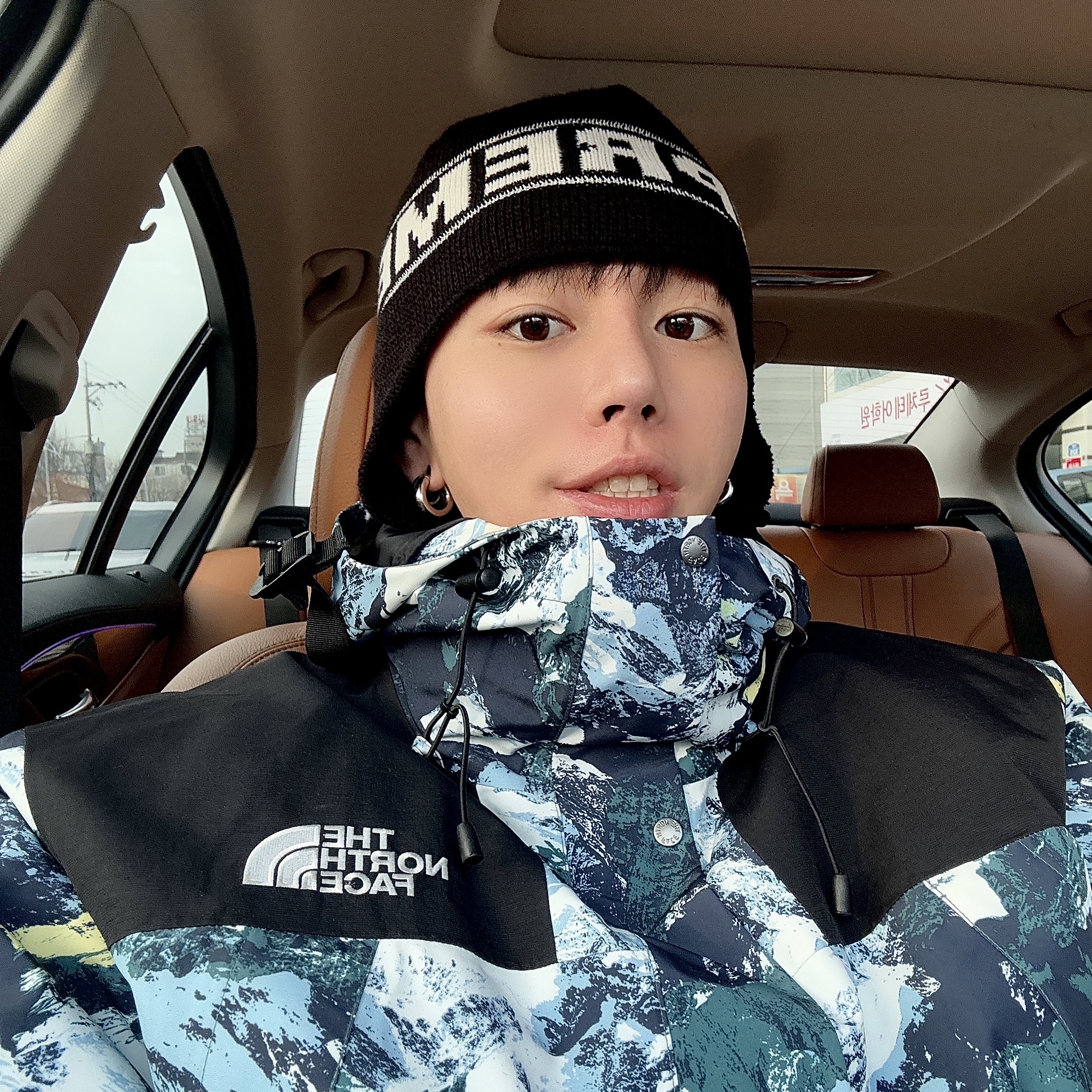 Supreme Earflap Beanie Black - 23FW 착용 스타일