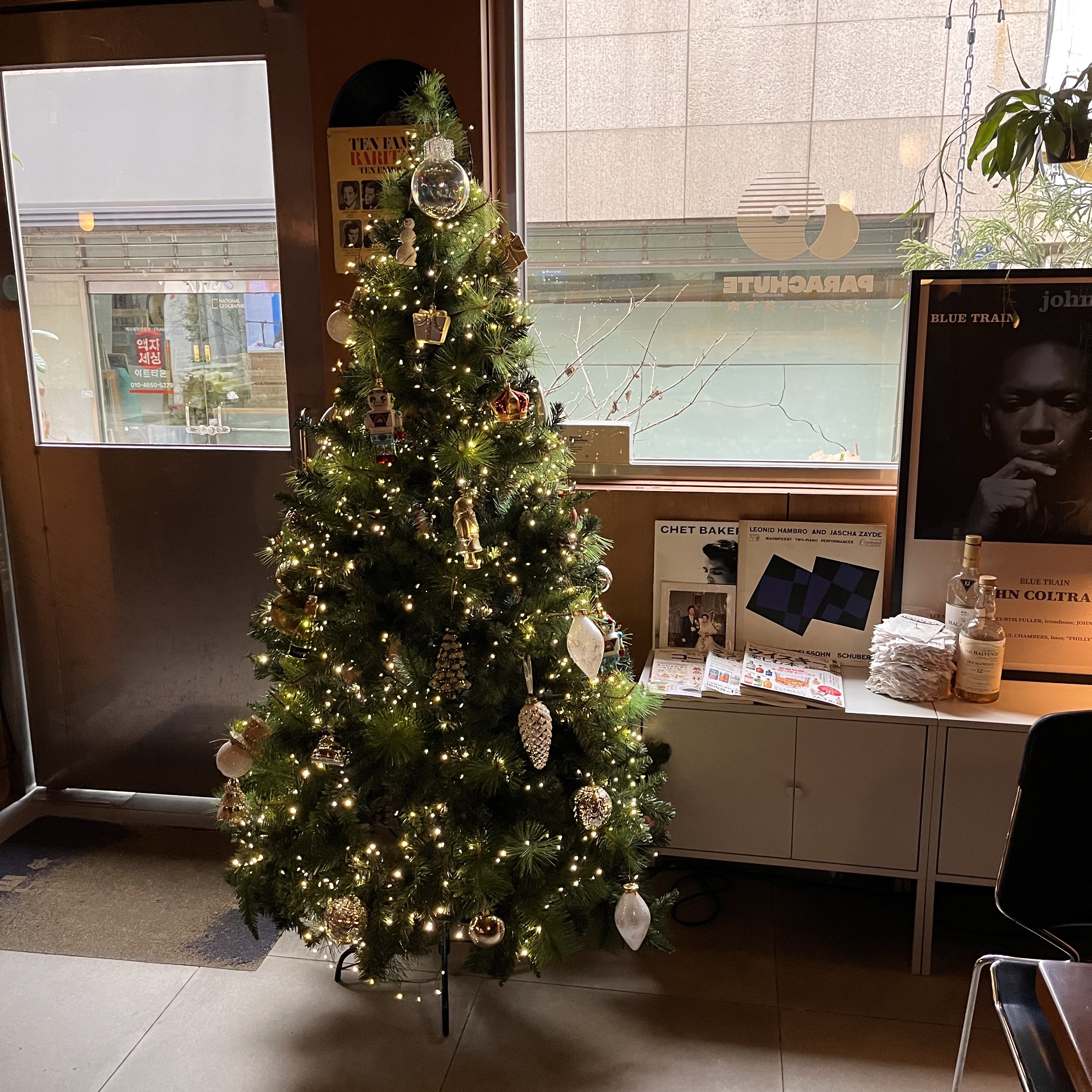 Adidas Puffylette Off White 착용 스타일 - 4