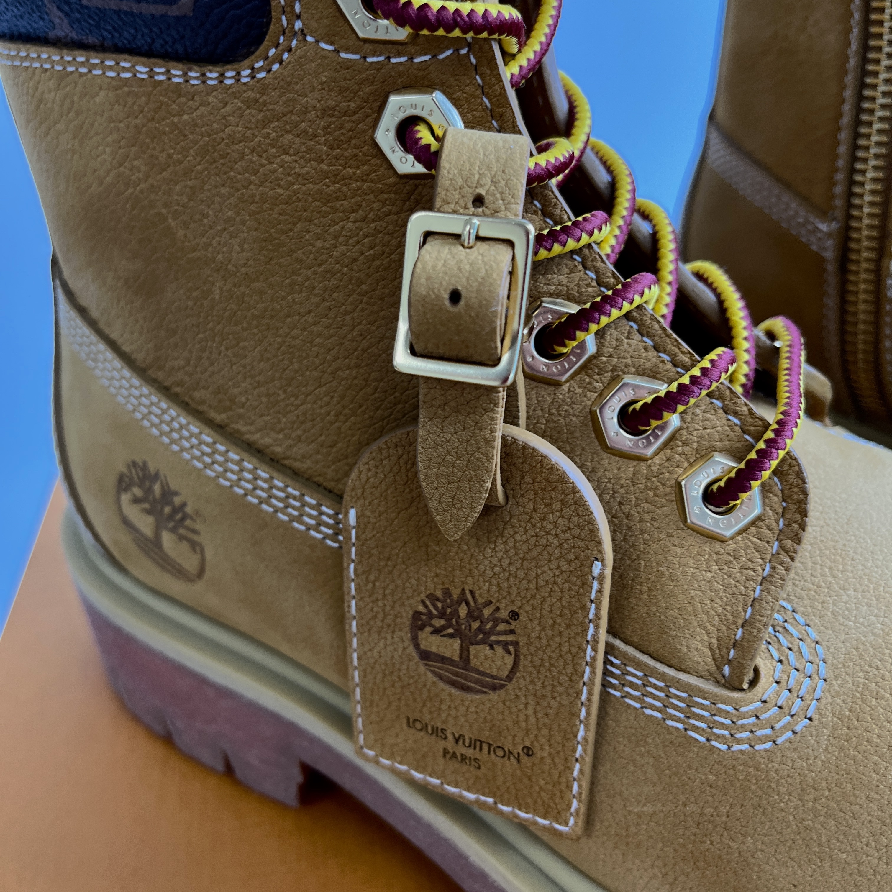 Louis Vuitton x Timberland Ankle Boot Beige 착용 스타일 - 4