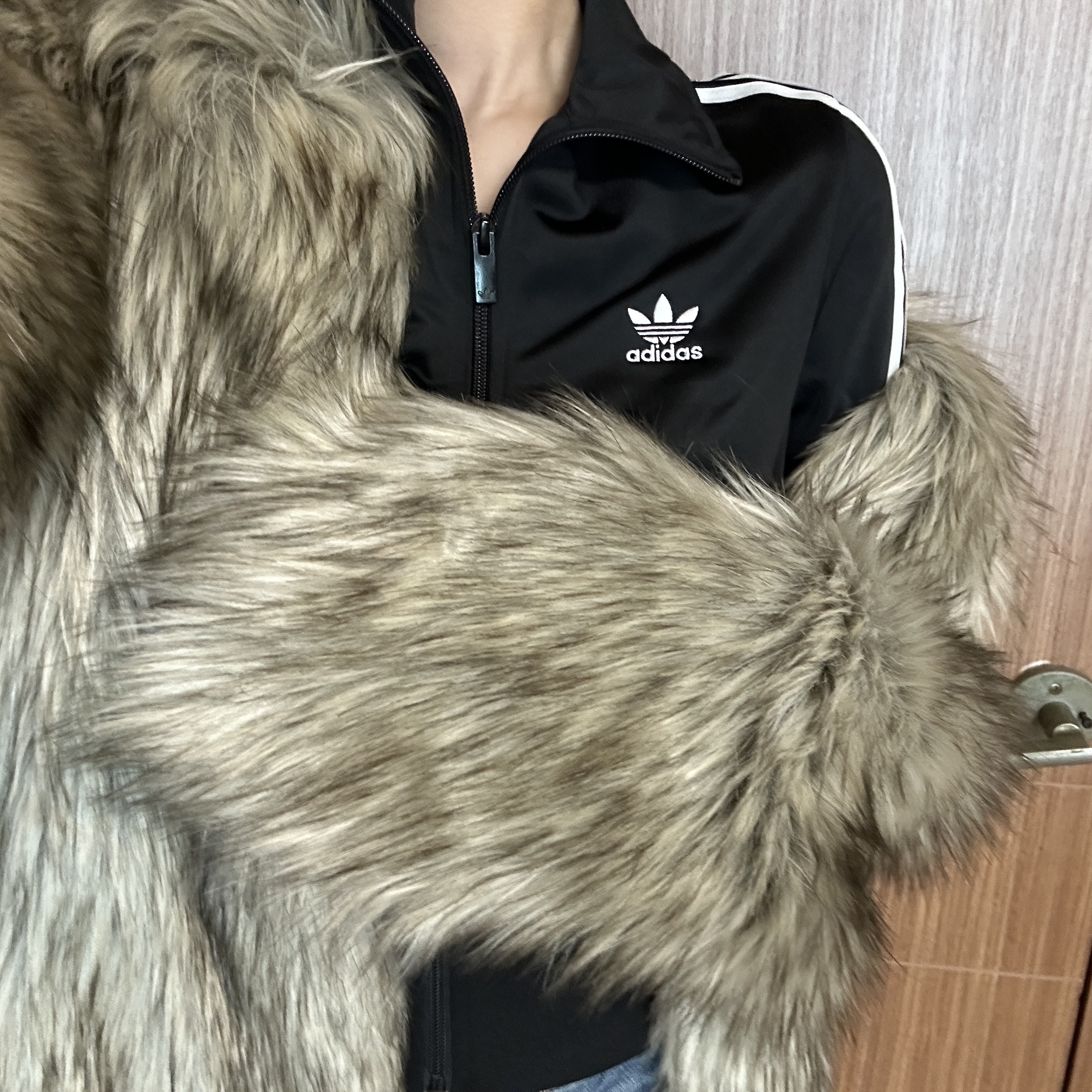 (W) Adidas Adicolor Classic Firebird Track Top Black - KR Sizing, (W) Adidas Adicolor Classic Firebird Track Top Black - US Sizing 착용 스타일 - 1