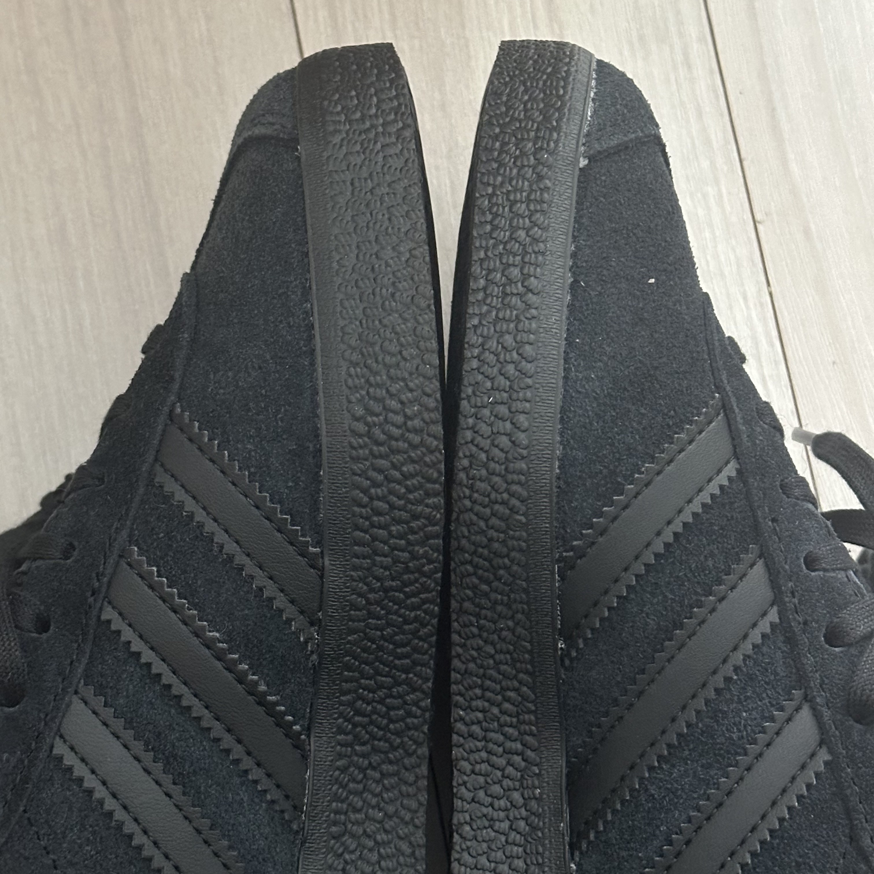Adidas Gazelle Triple Black 착용 스타일