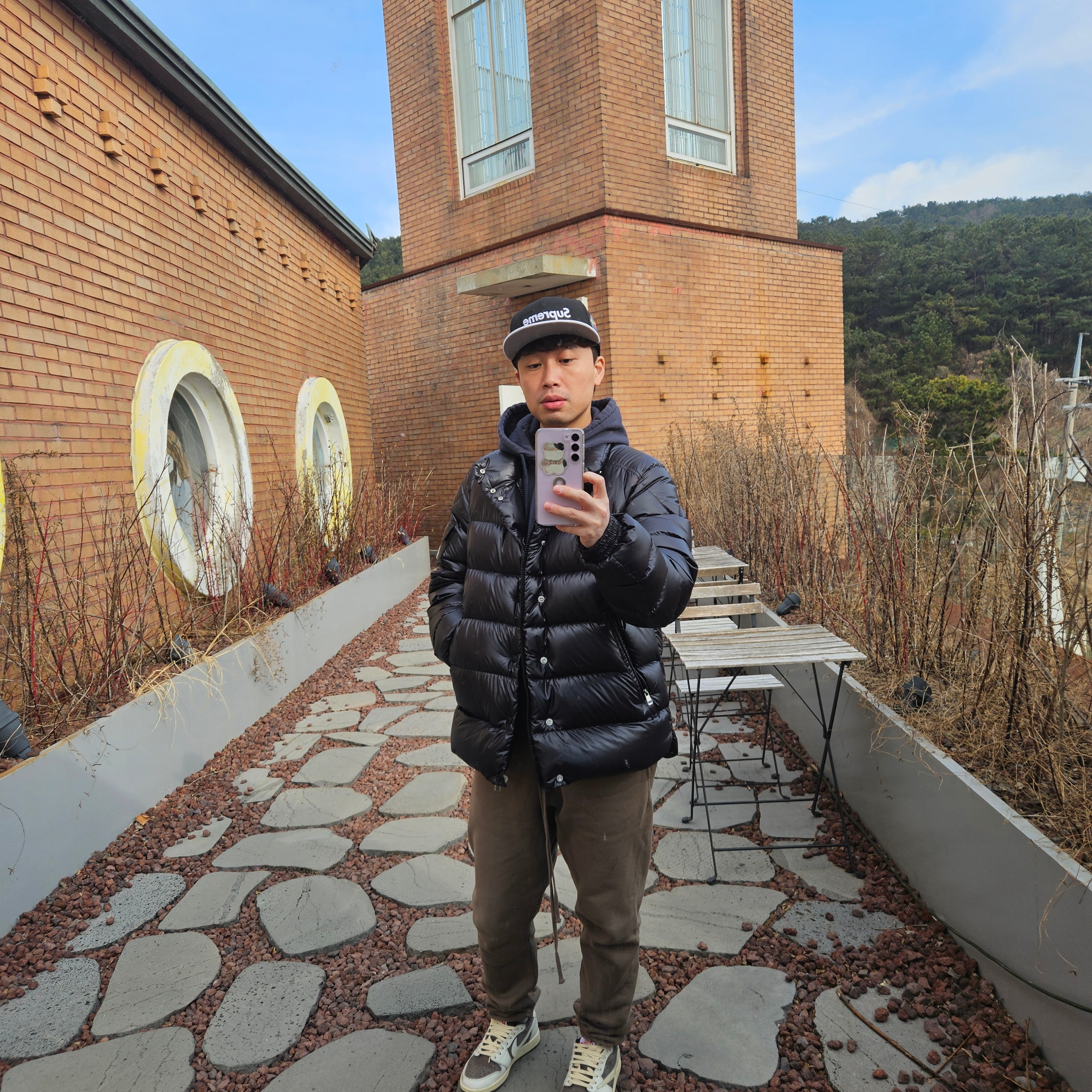 Moncler Lule Short Down Jacket Black - 23FW, Essentials Sweatpants Taupe - 21SS 착용 스타일